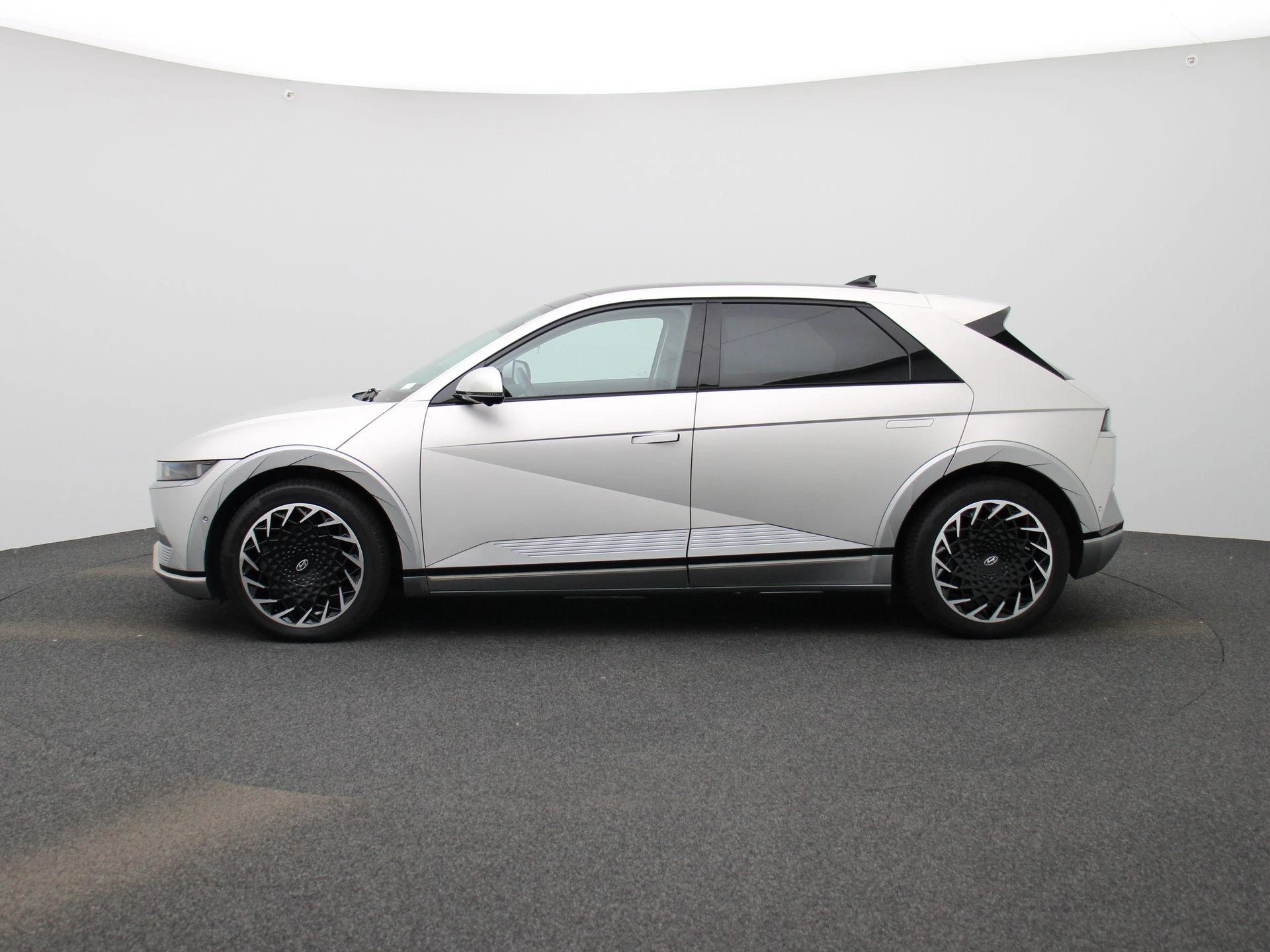 Hyundai-IONIQ 5-image-3
