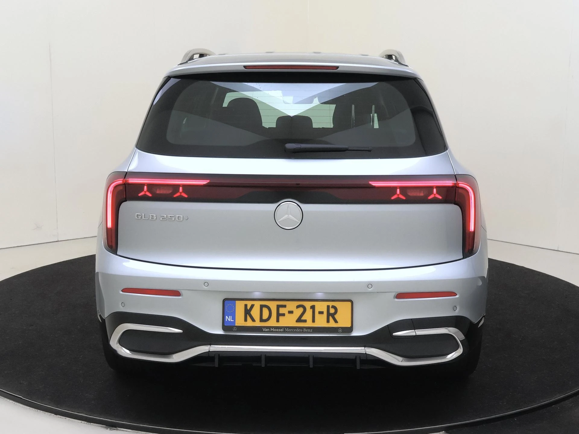 Mercedes-Benz-GLB-image-6