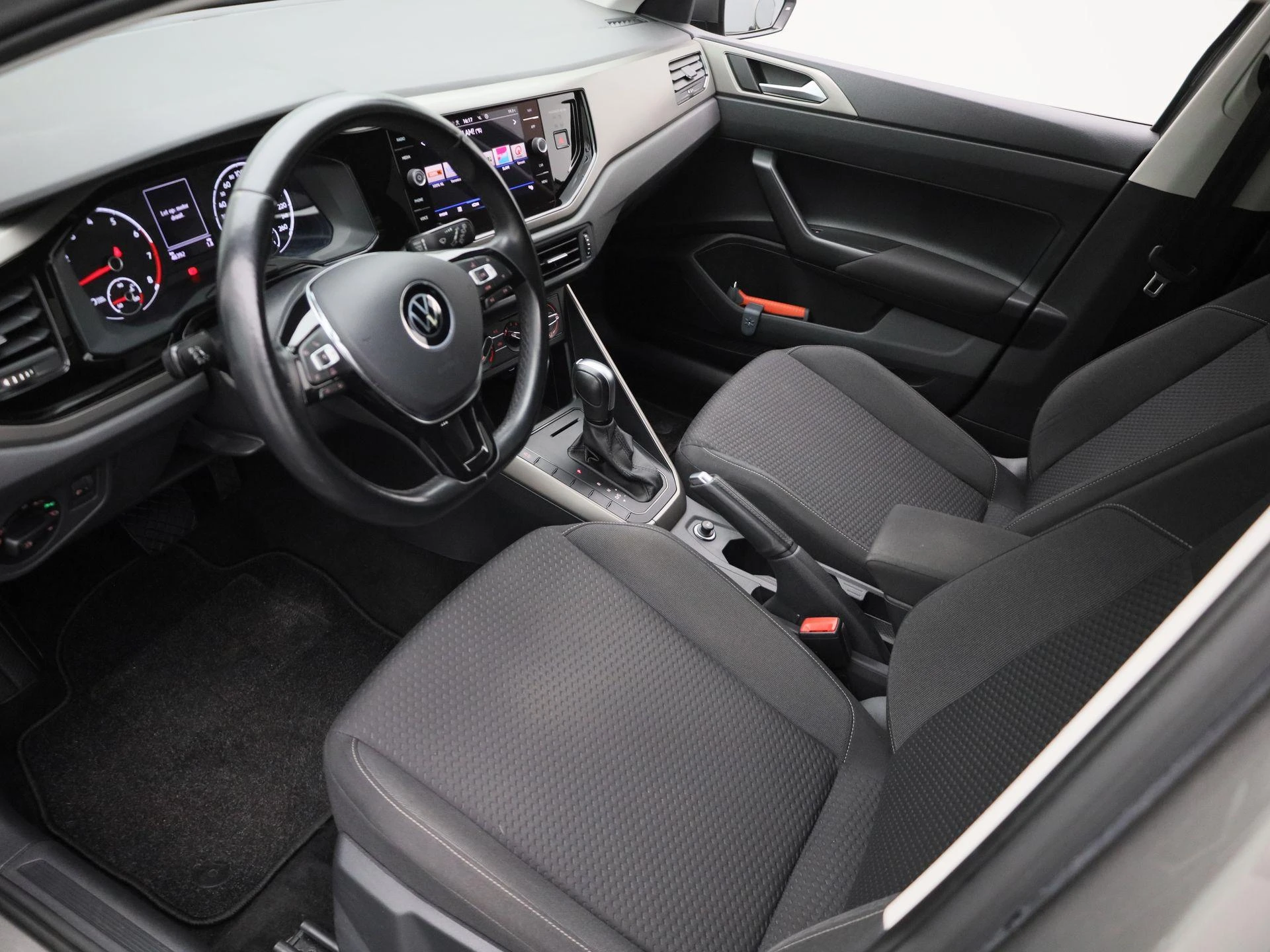 Volkswagen-Polo-image-14