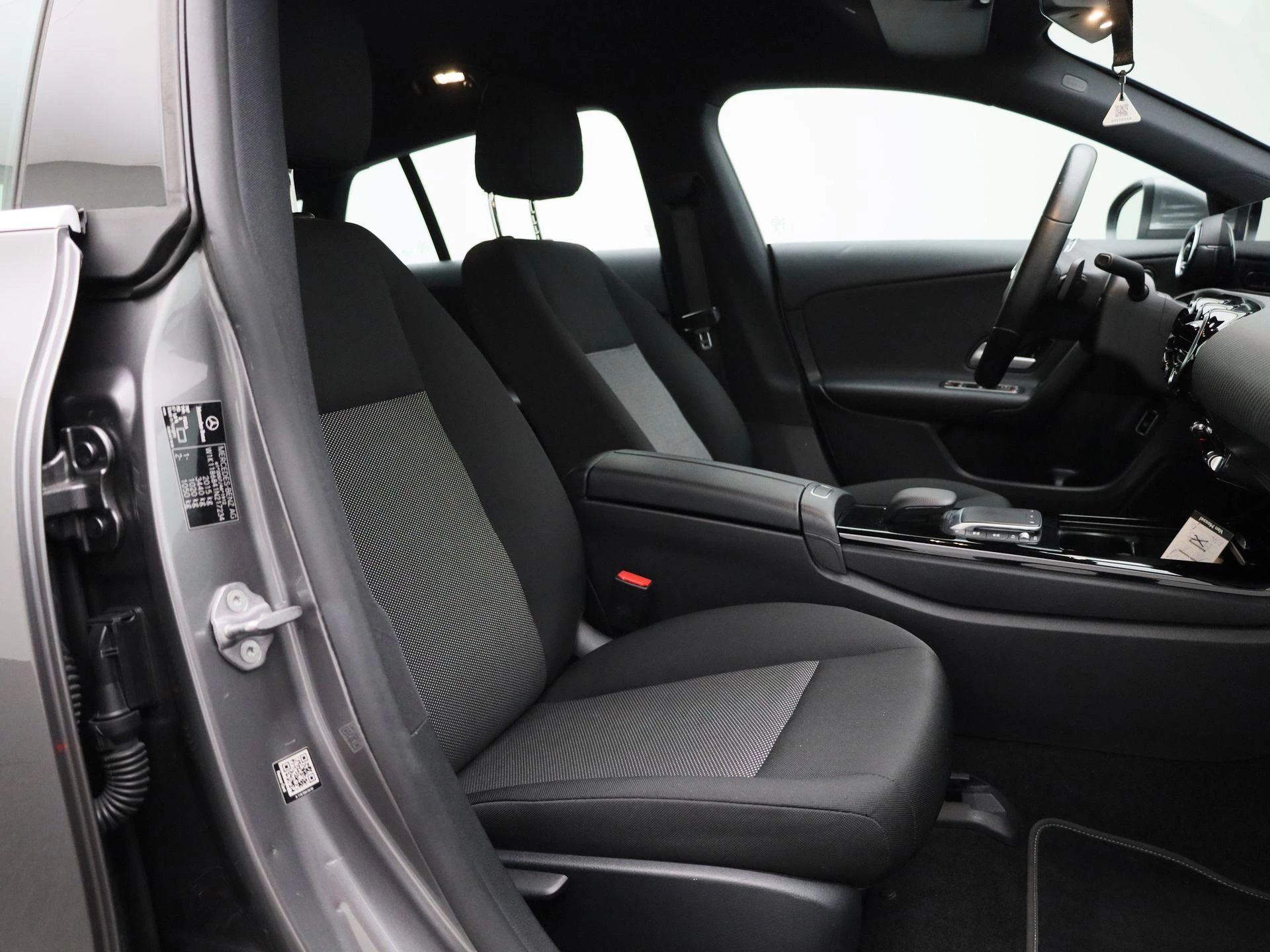 Mercedes-Benz-CLA-image-31