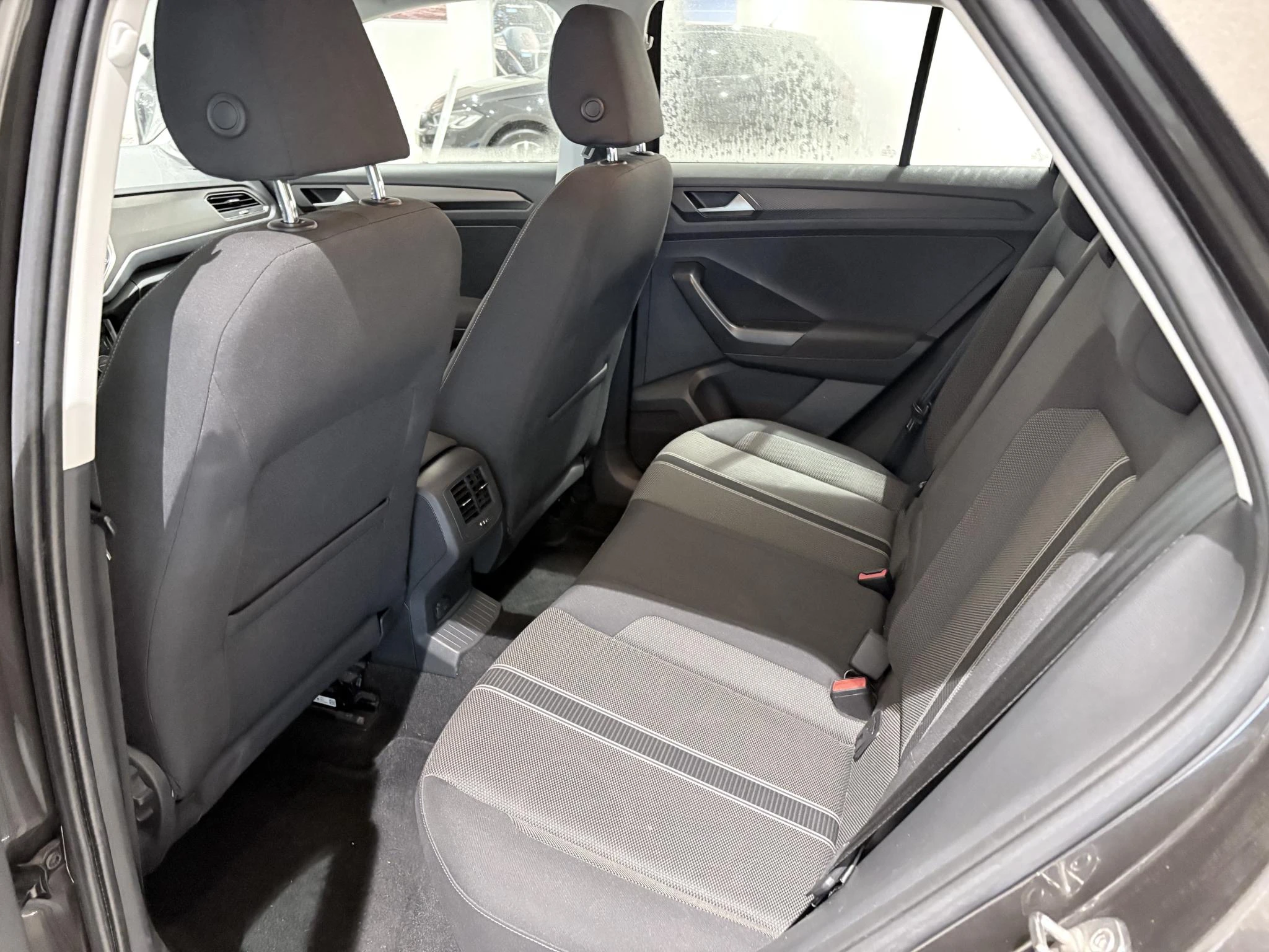 Volkswagen-T-Roc-image-9