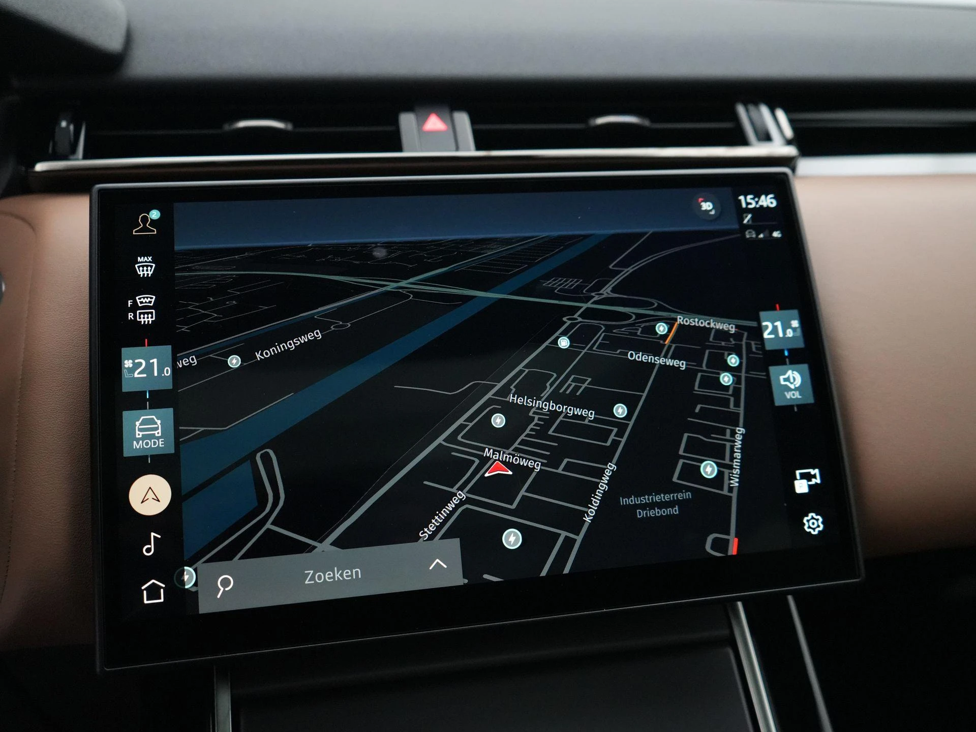 Land Rover-Range Rover Velar-image-24