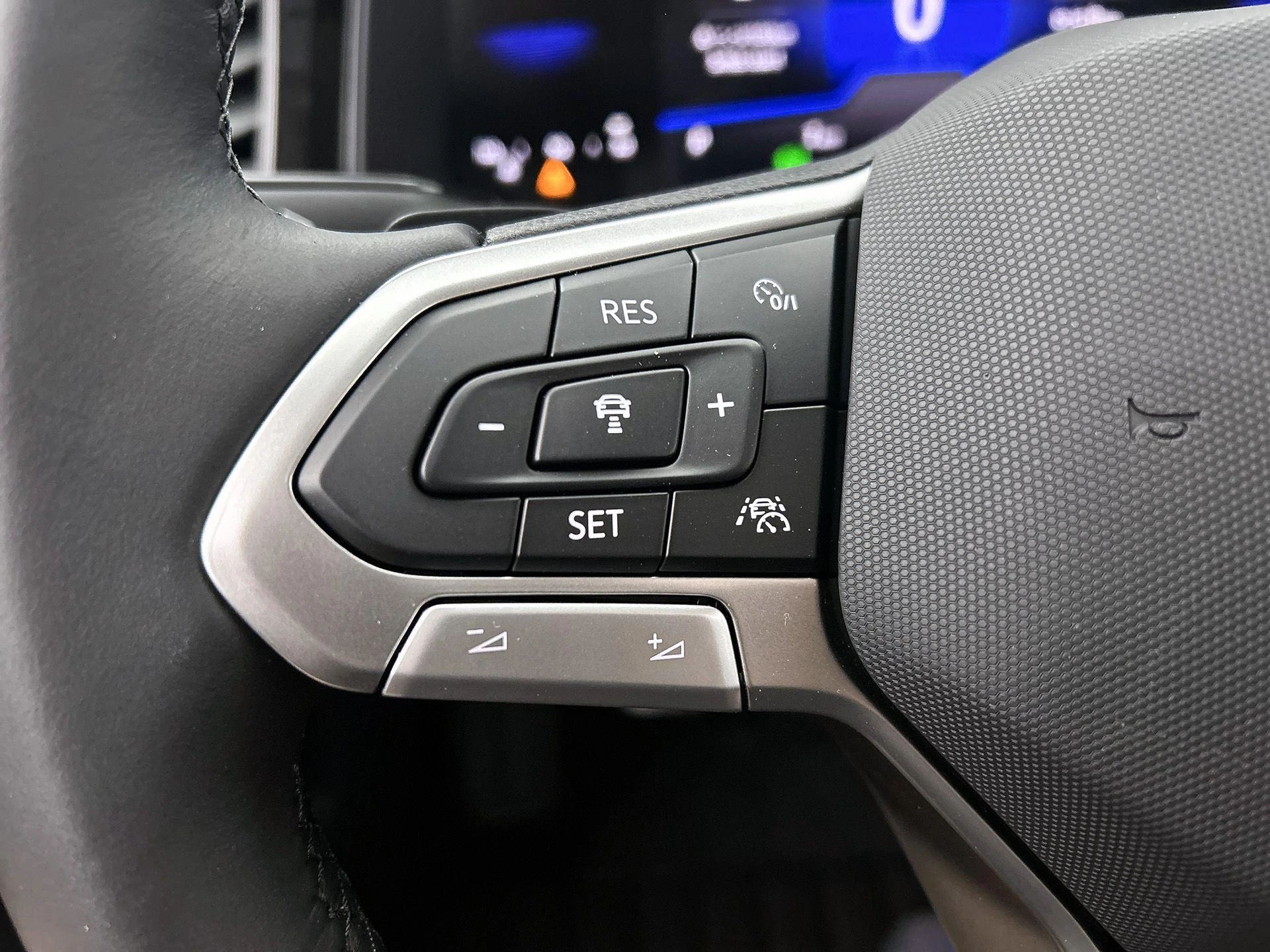 Volkswagen-Polo-image-5