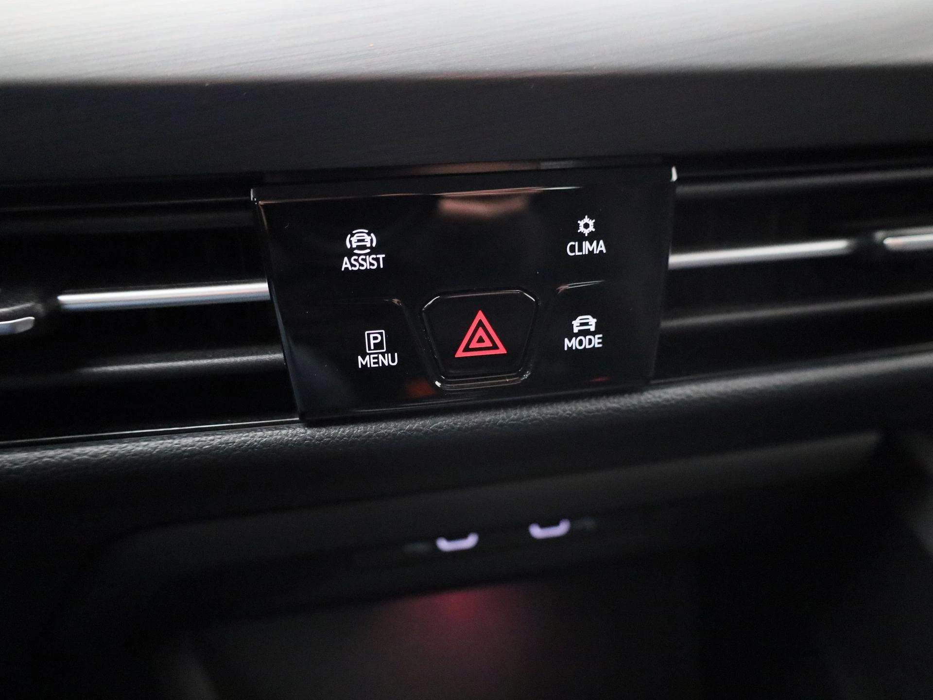 Volkswagen-Golf-image-23