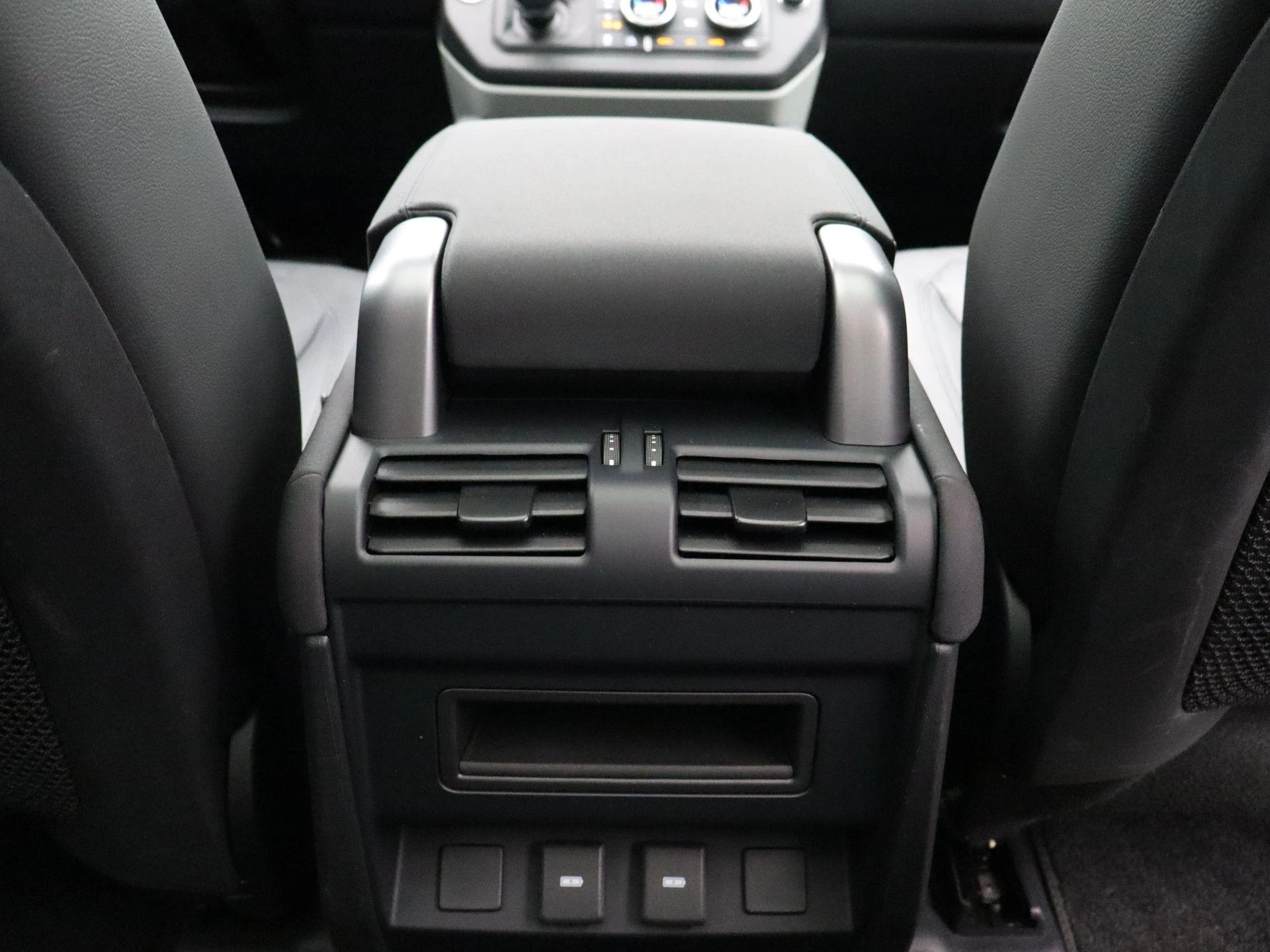 Land Rover-Defender-image-43