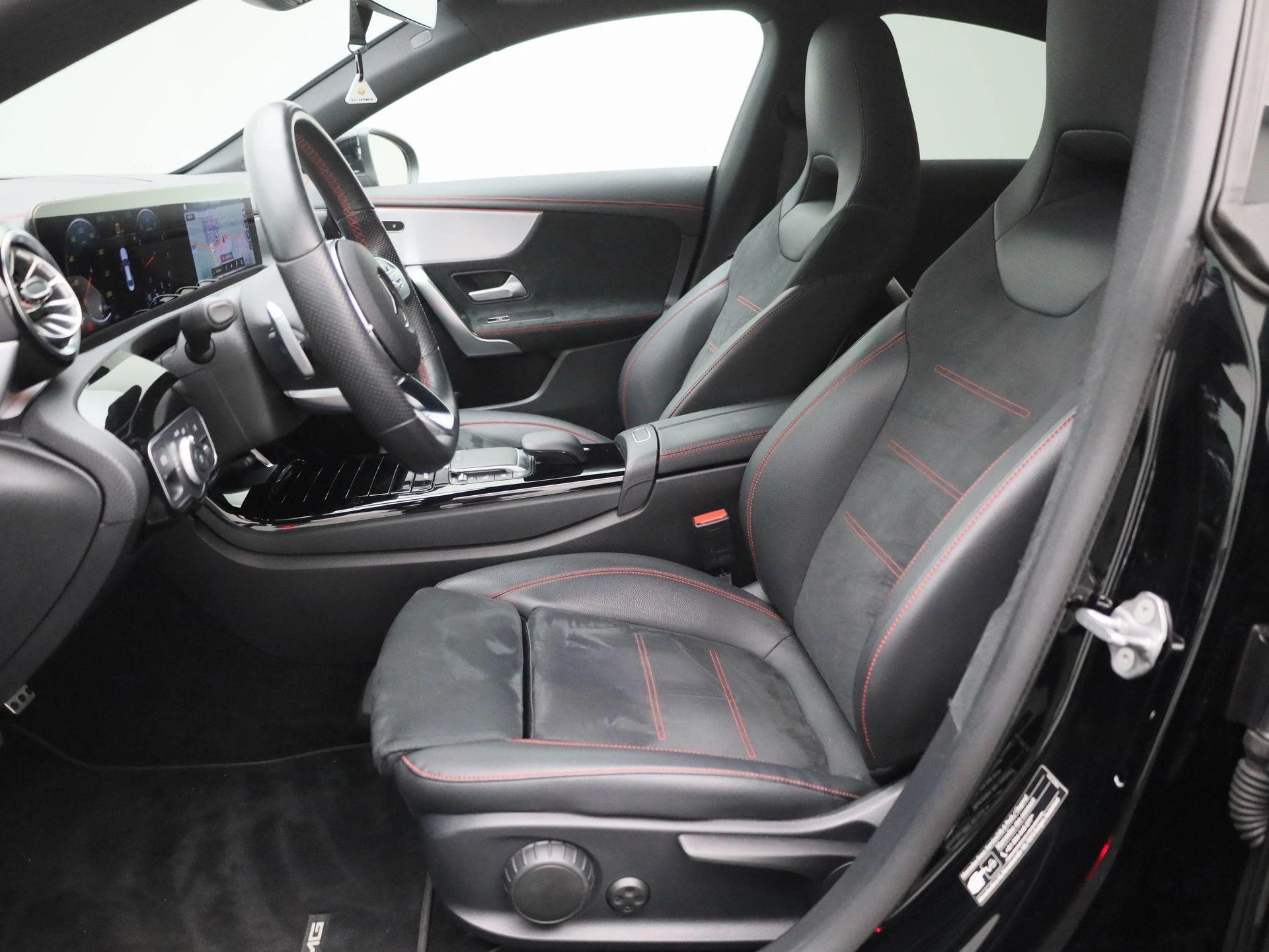 Mercedes-Benz-CLA-image-8