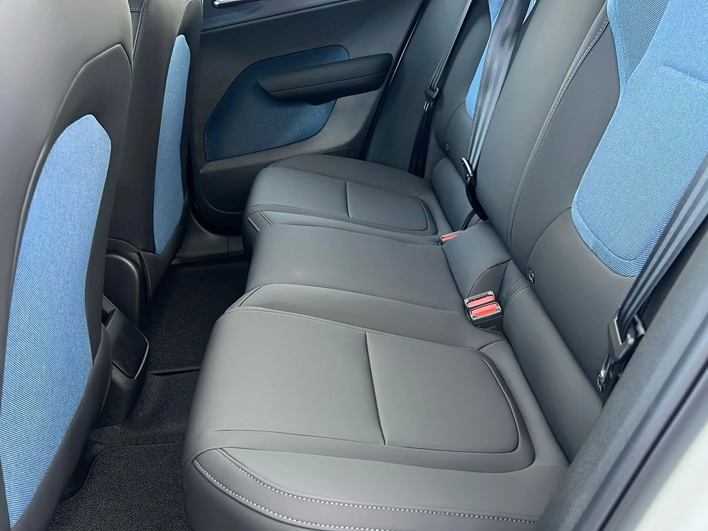 Volvo EX30, image 8