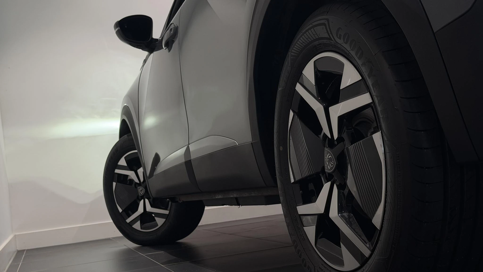 Peugeot-e-2008-image-18