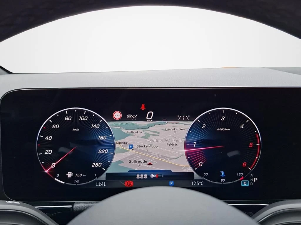 Mercedes-Benz-GLA 180 d-image-16