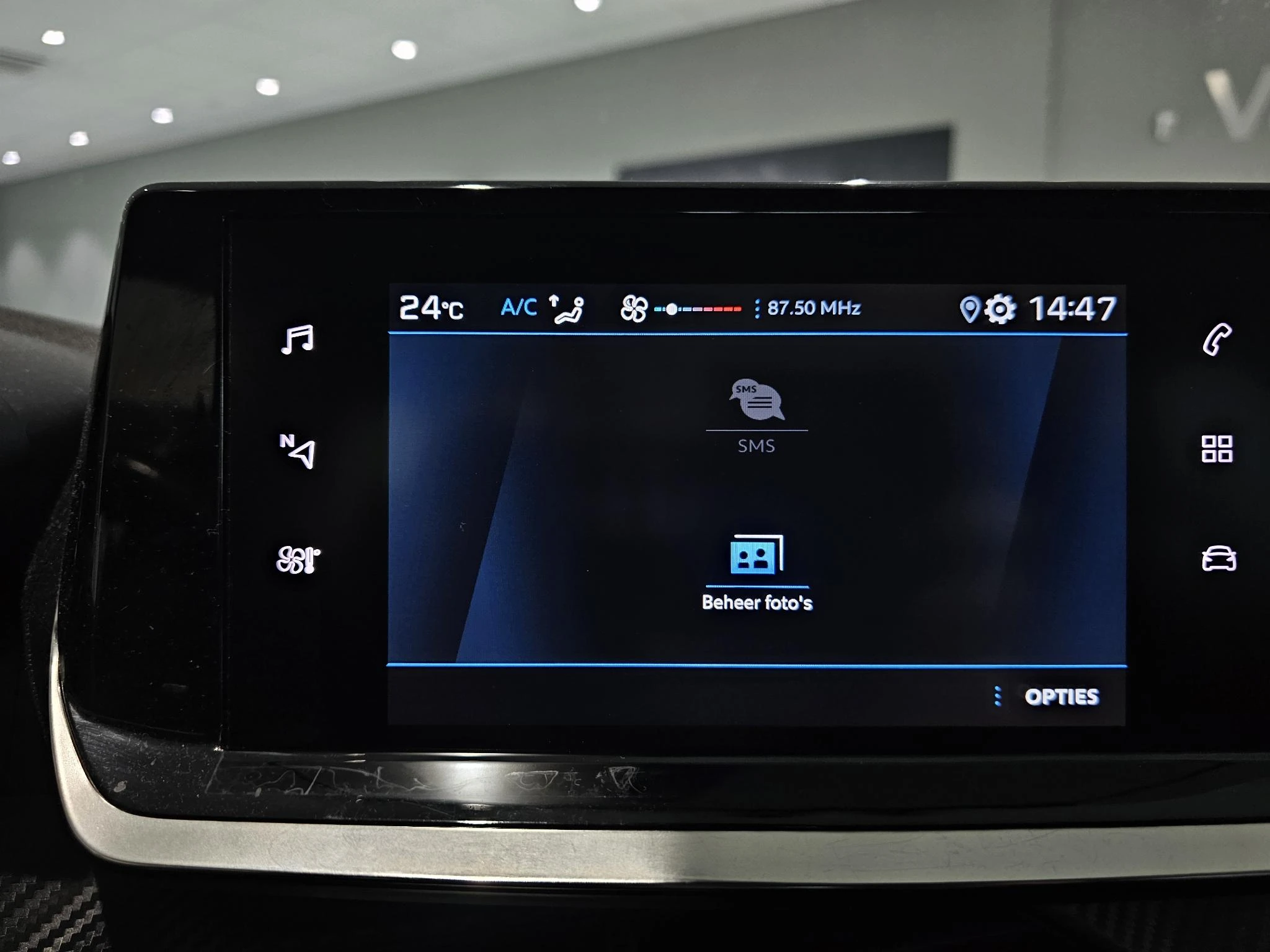 Peugeot-208-image-18