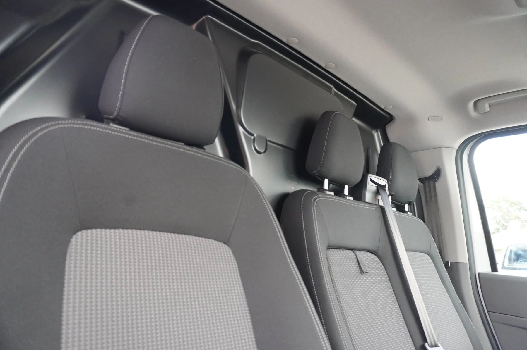 Volkswagen-Transporter-image-44