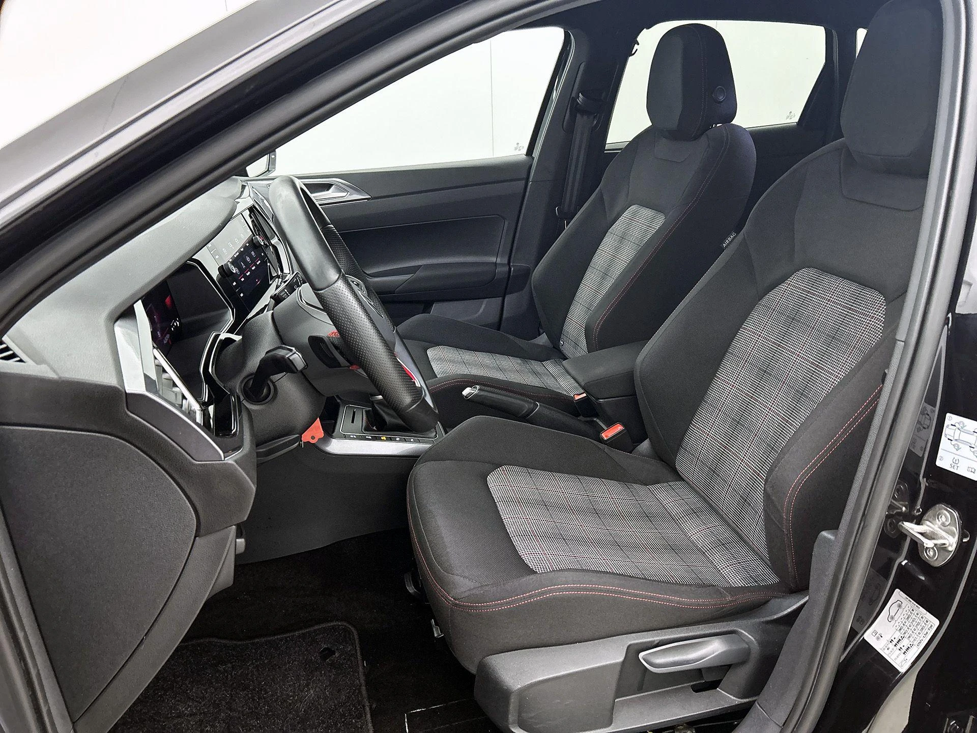 Volkswagen-Polo-image-42