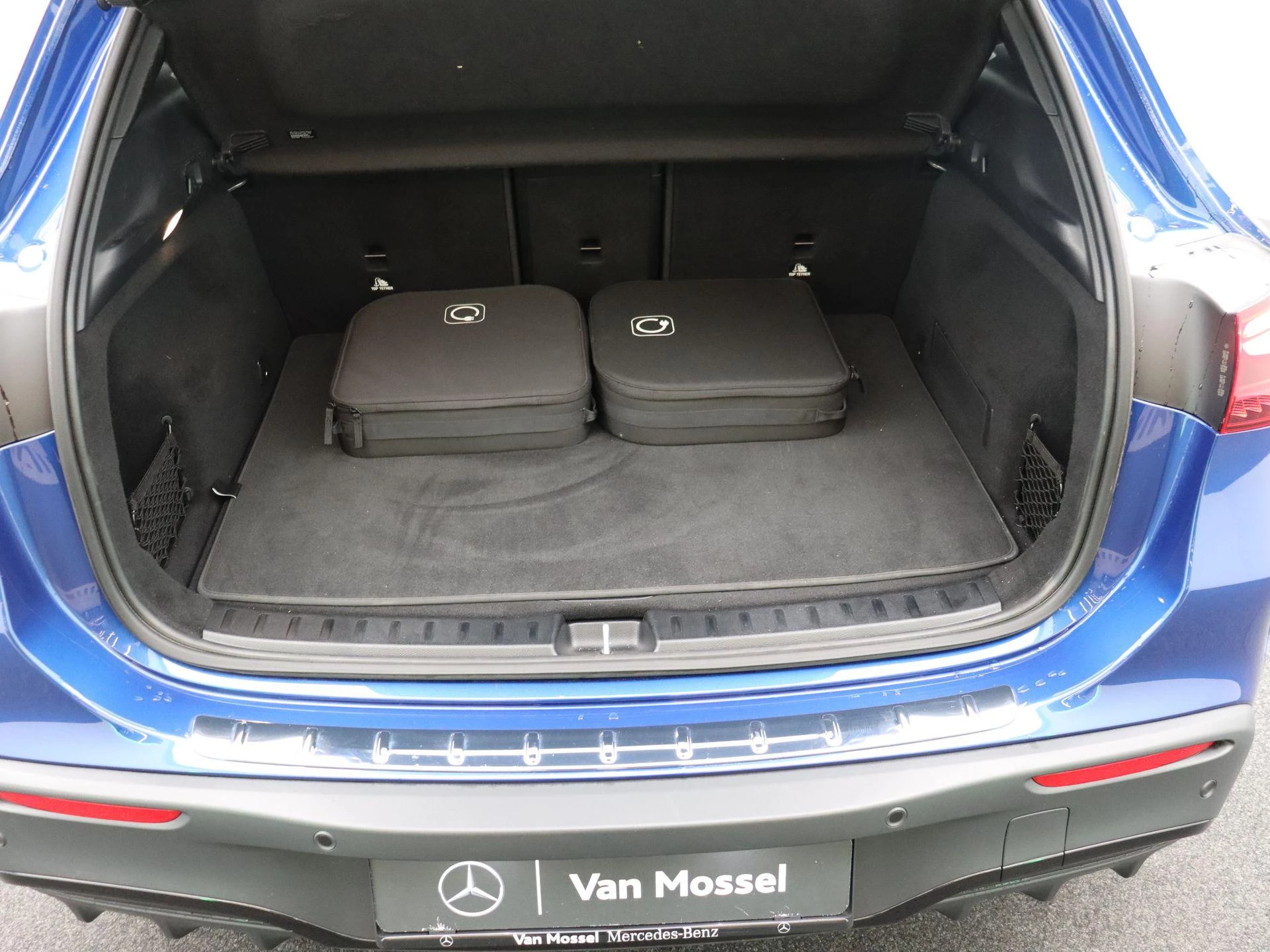 Mercedes-Benz EQA 250+ AMG Line + CARLAY + NIGHTPAKKET + CAMERA +