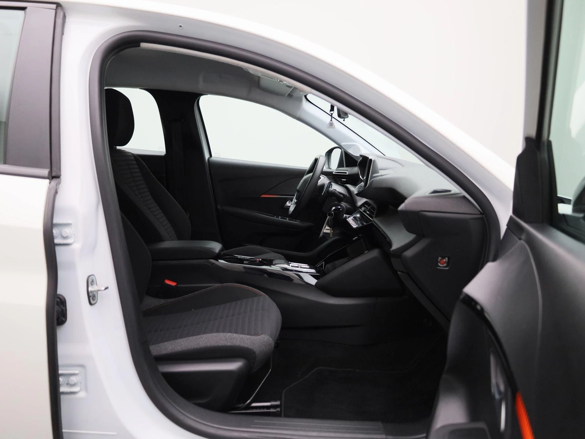Peugeot-208-image-35