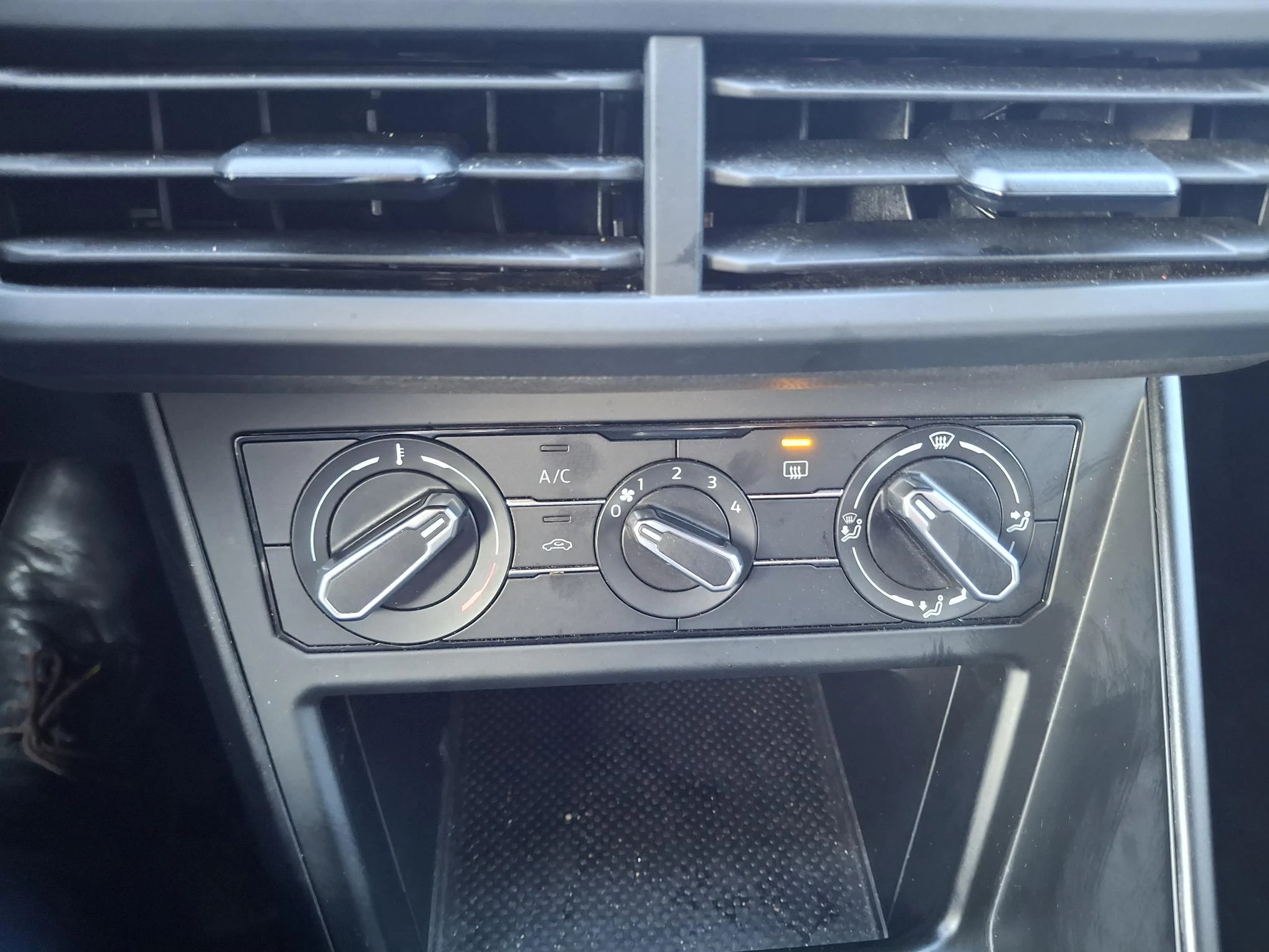 Volkswagen-Polo-image-11