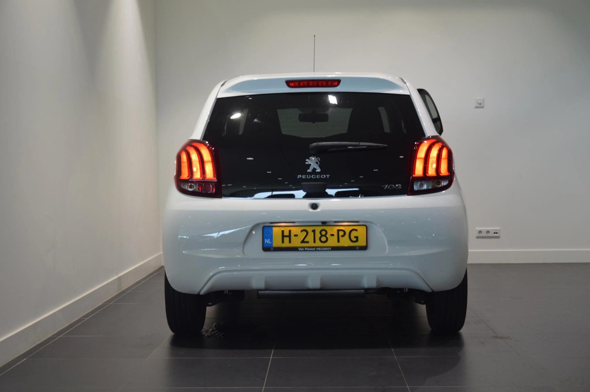 Peugeot 108 1.0 e-VTi Allure Groot scherm en camera