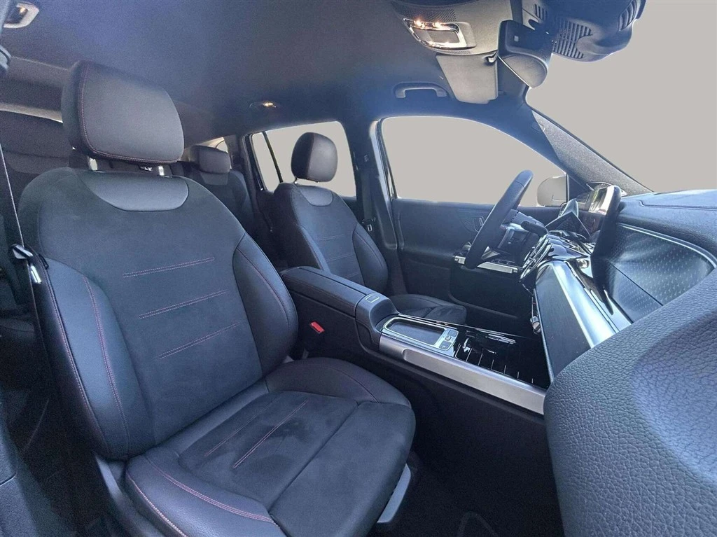 Mercedes-Benz-EQB-image-20