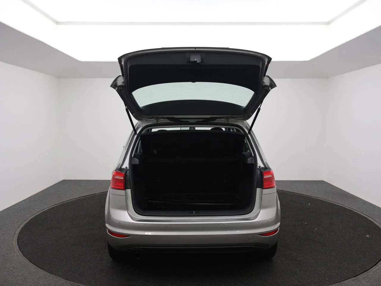 Volkswagen-Golf Sportsvan-image-23