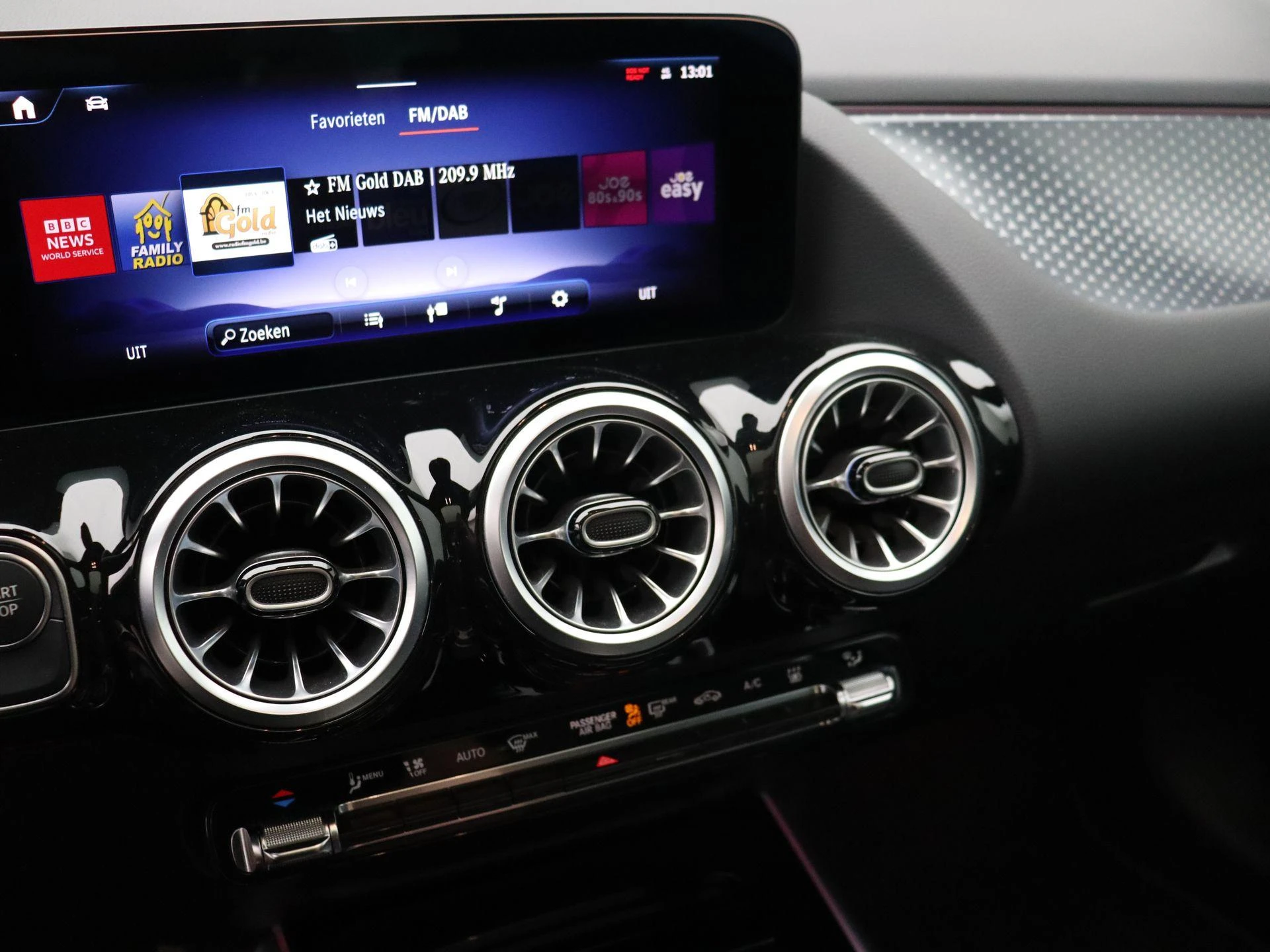 Mercedes-Benz-EQA-image-12