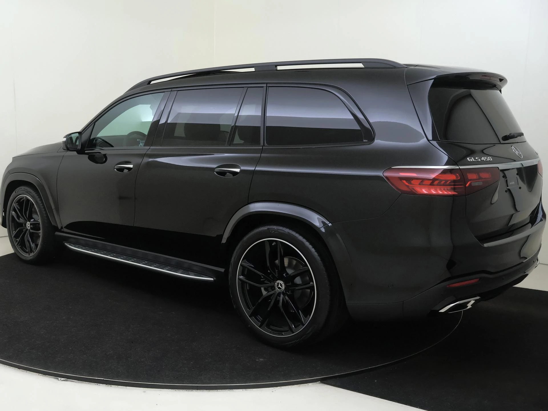 Mercedes-Benz-GLS-image-5