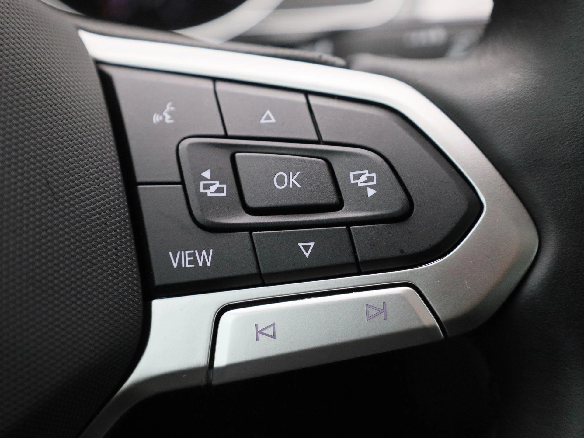 Volkswagen-Passat-image-22