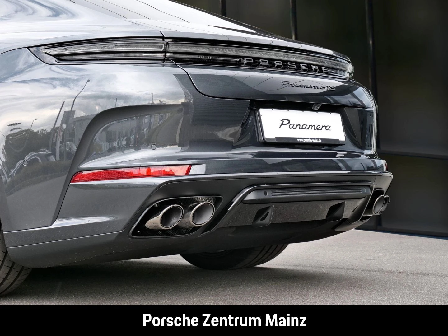 Porsche-Panamera-image-12