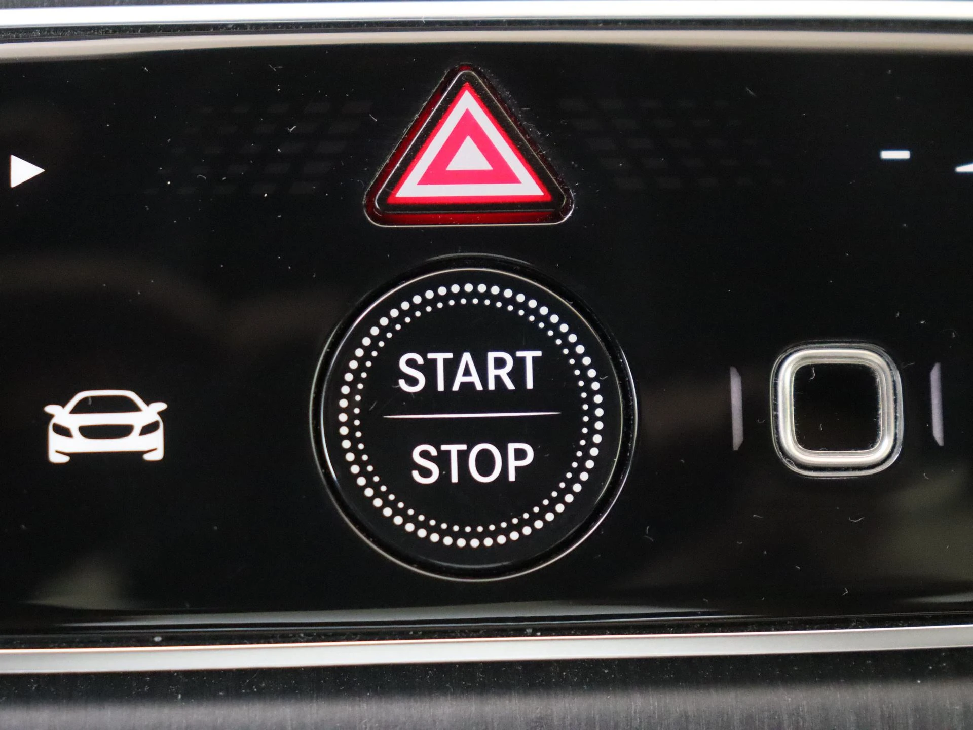 Mercedes-Benz-EQS-image-21