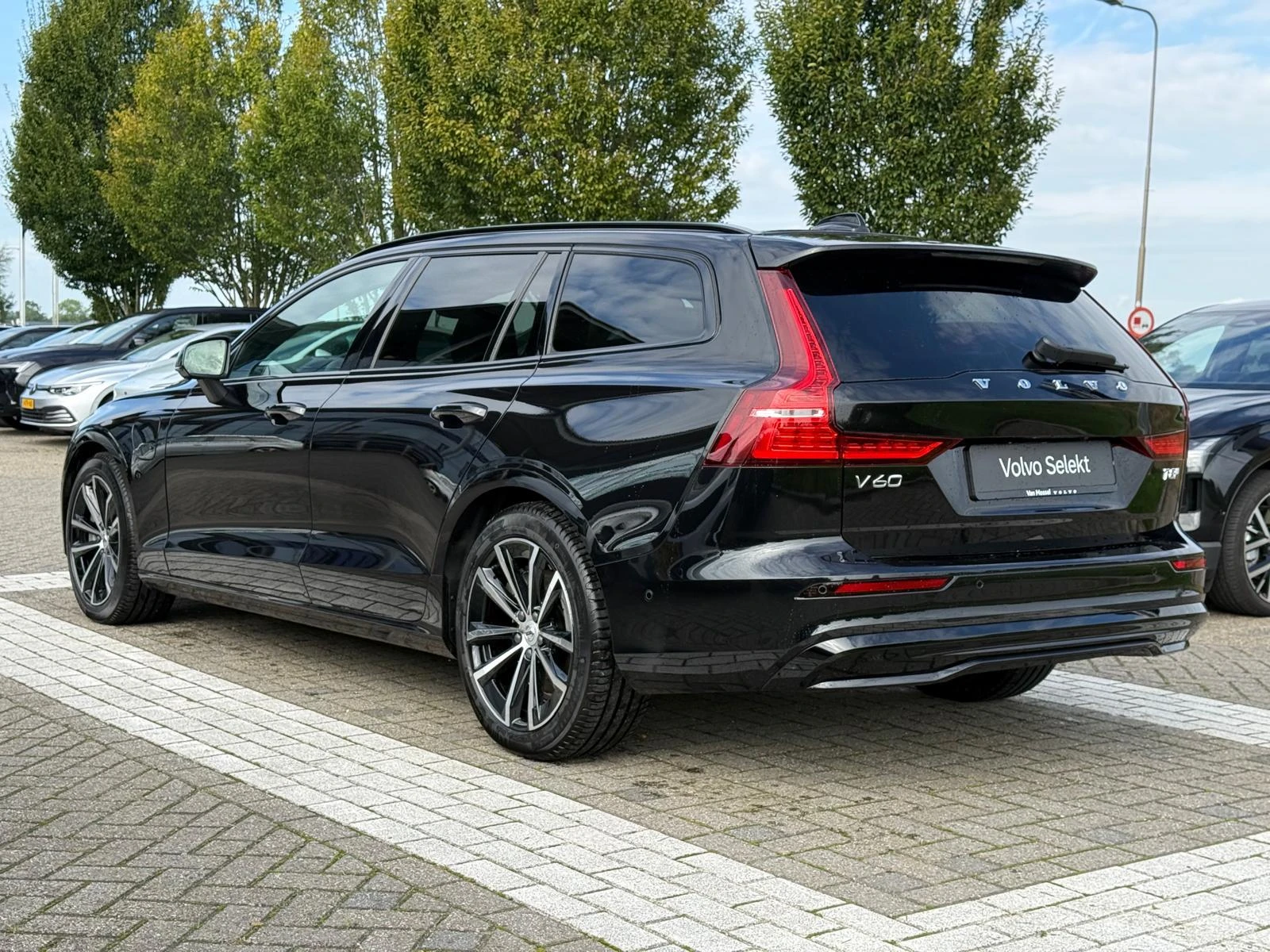 Volvo-V60-image-2