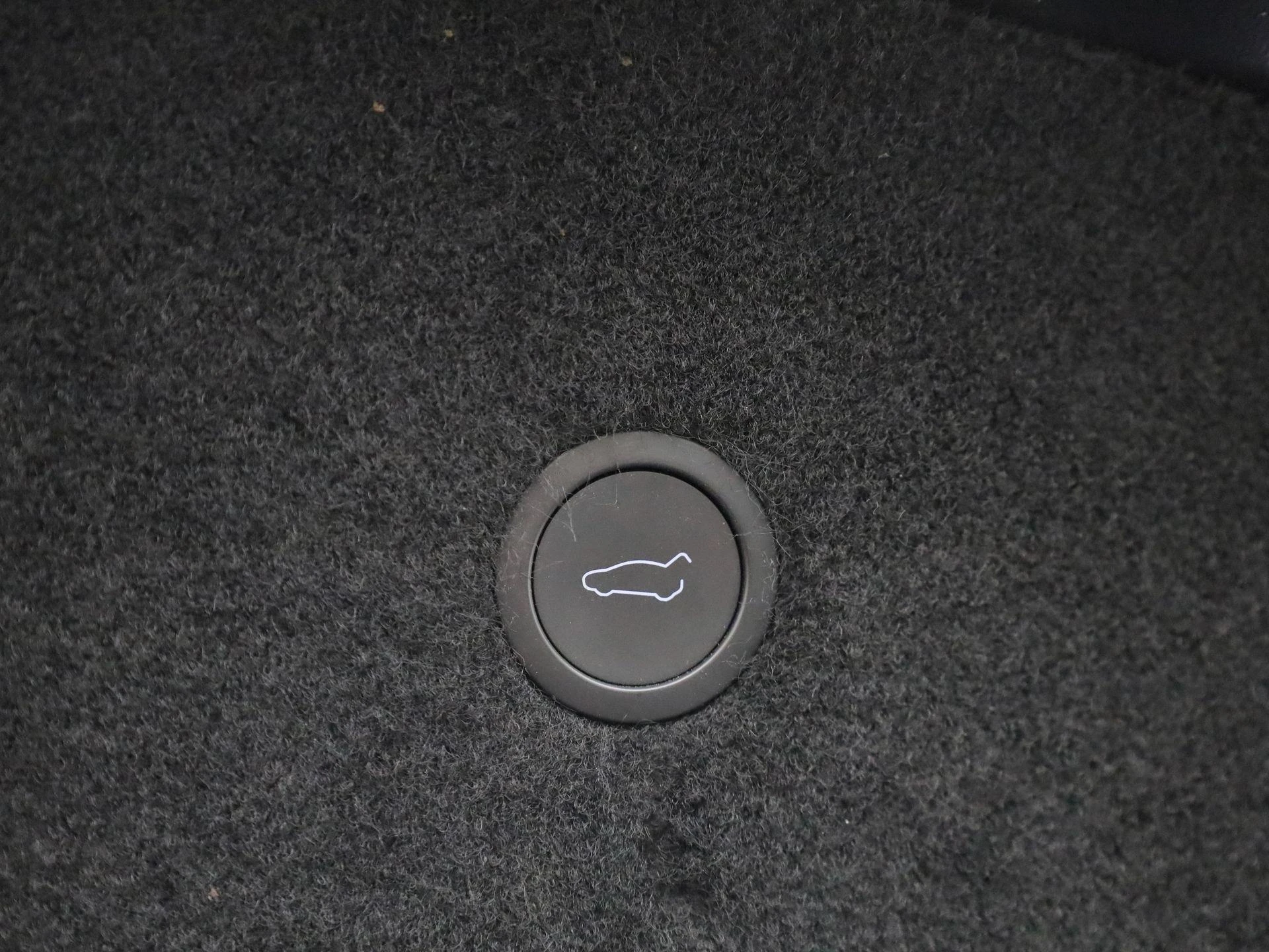 Tesla-Model S-image-12