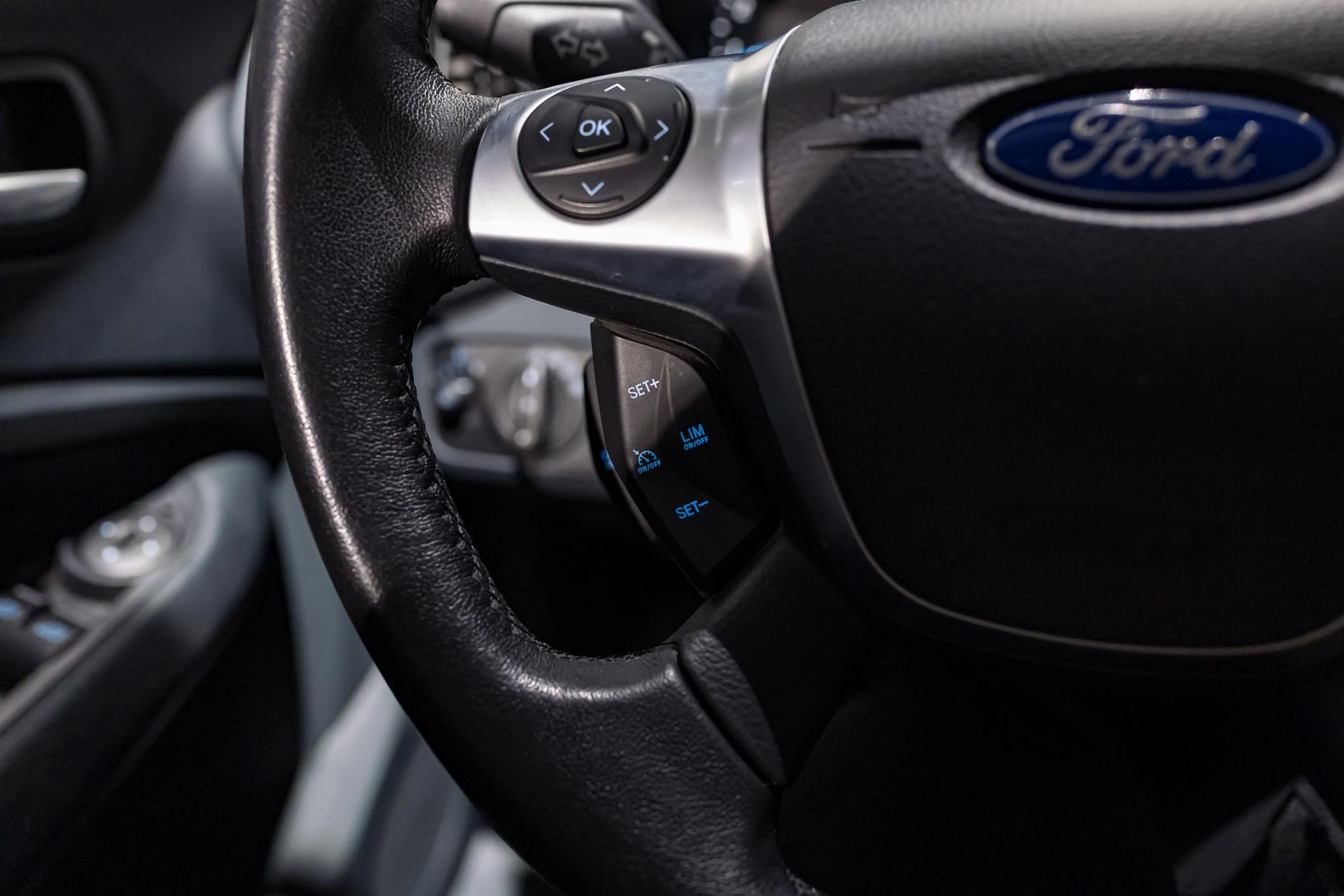 Ford-C-MAX-image-22