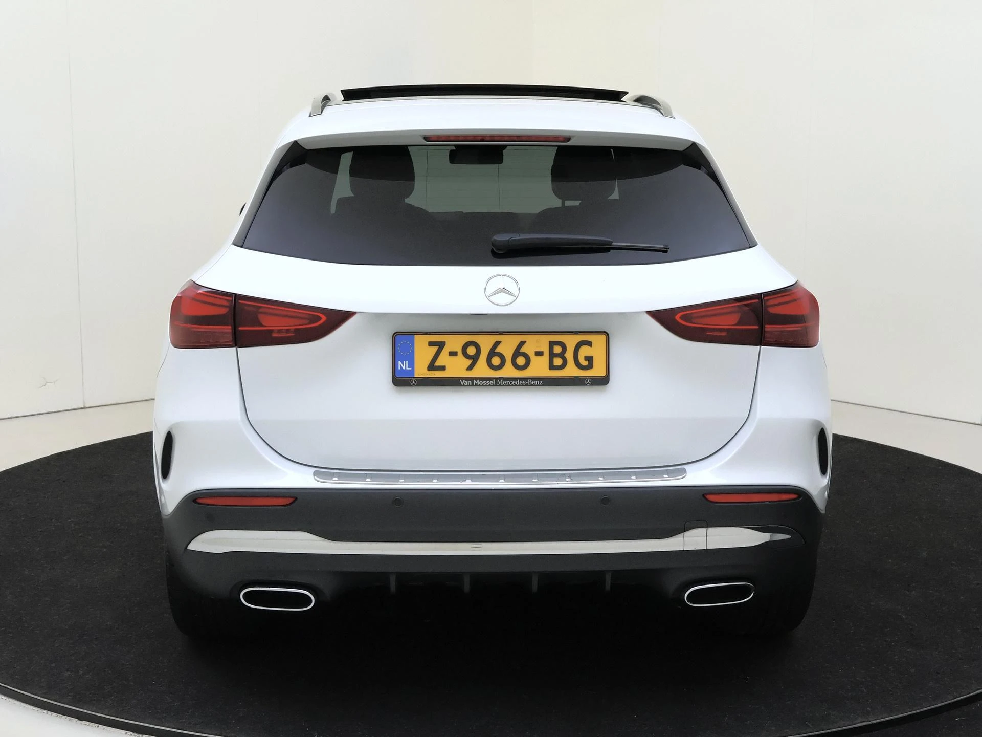 Mercedes-Benz-GLA-image-6