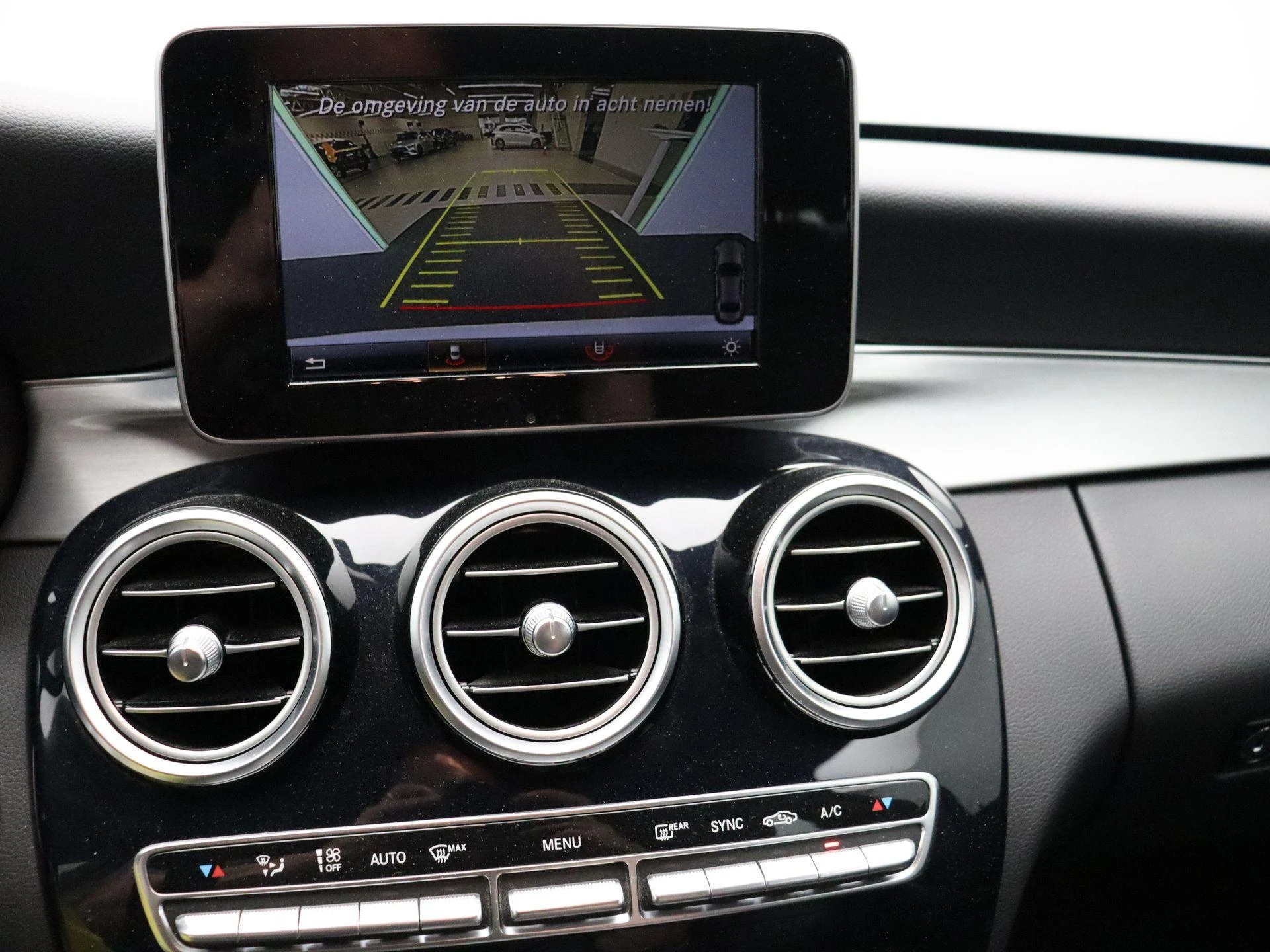 Mercedes-Benz-C-Klasse-image-18