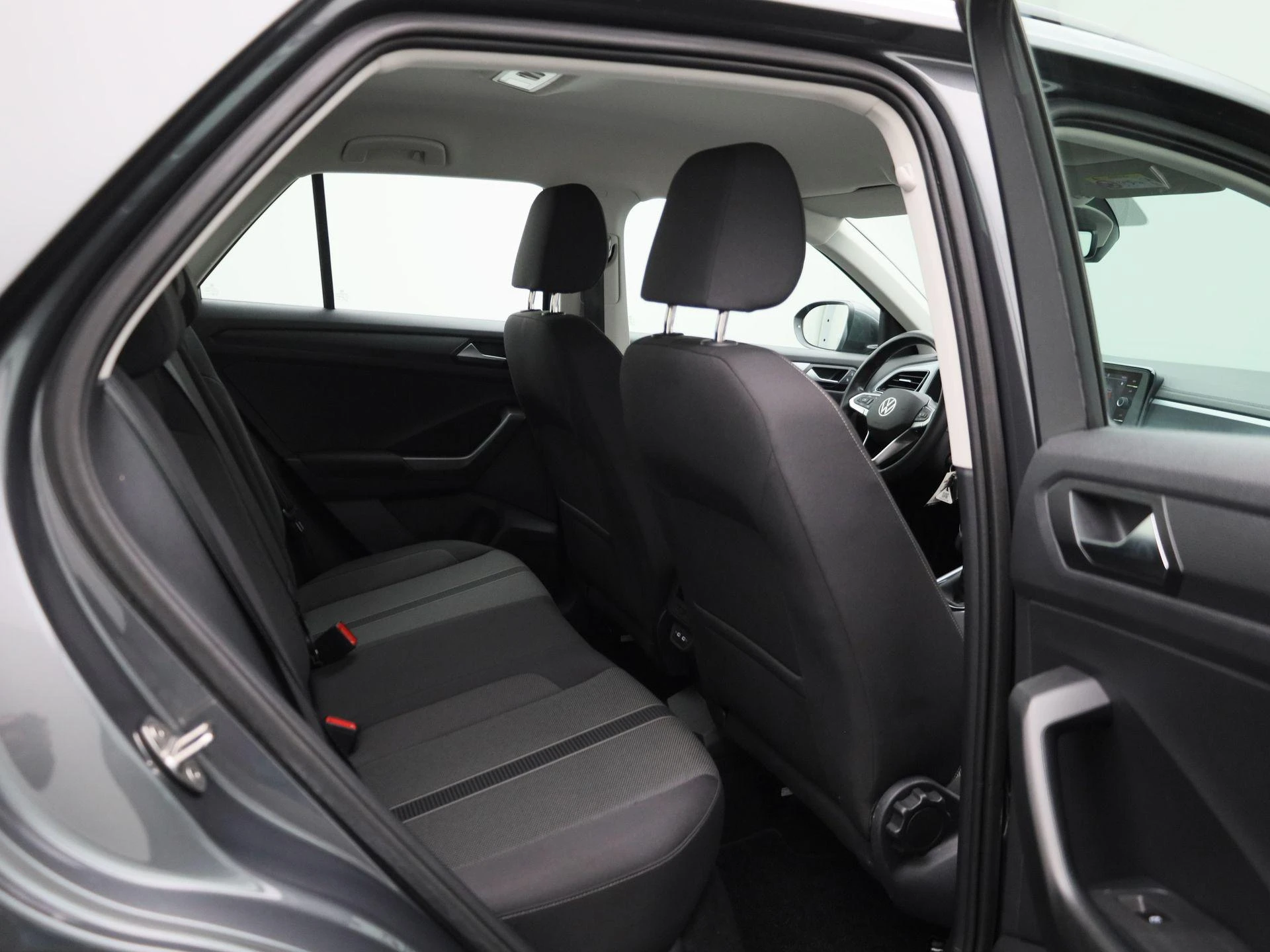Volkswagen-T-Roc-image-34