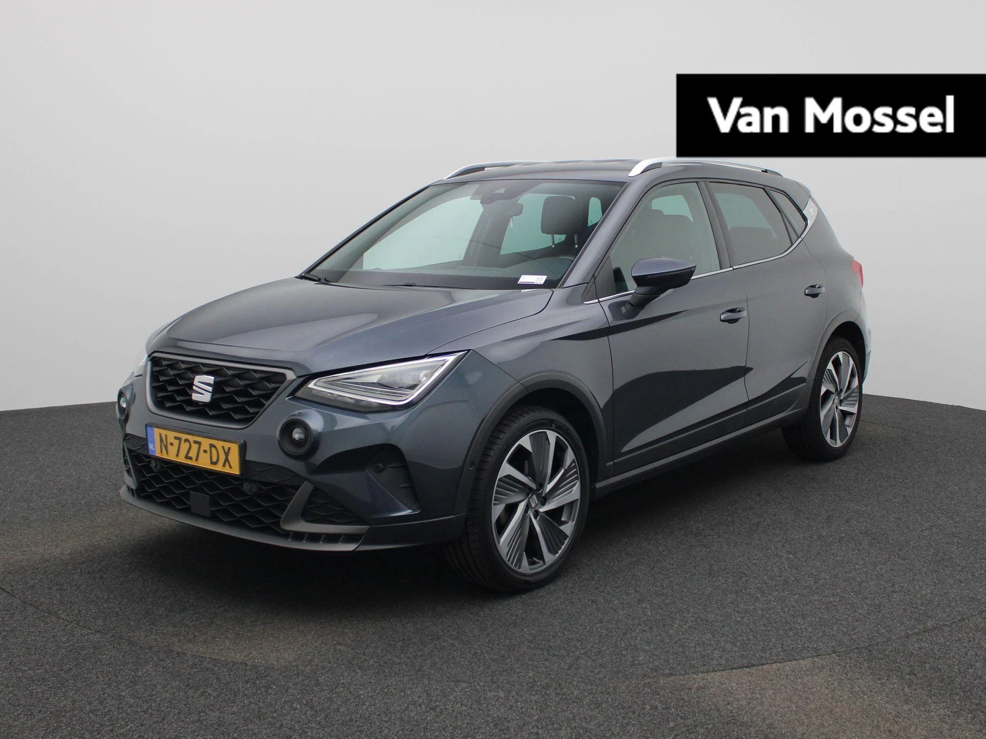 SEAT-Arona-image-0