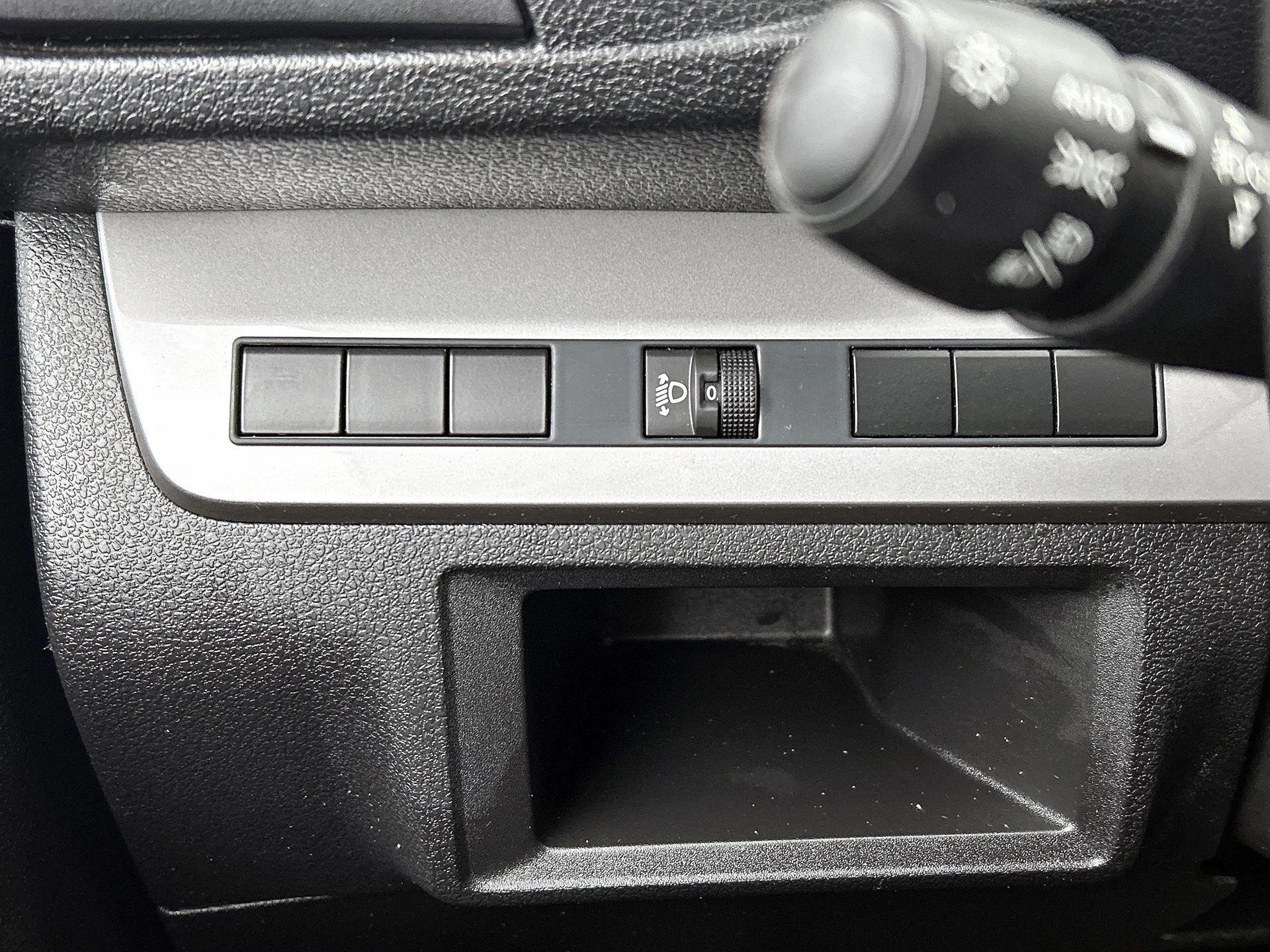 Opel-Vivaro-image-23