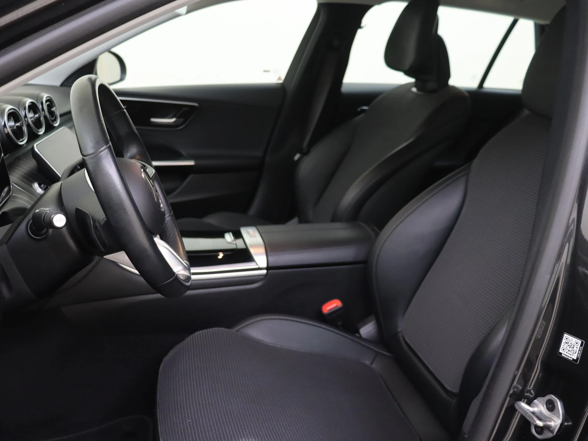 Mercedes-Benz-C-Klasse-image-11