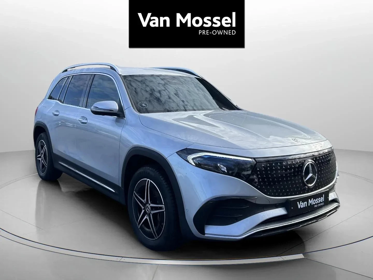 Mercedes-Benz-EQB-image-2