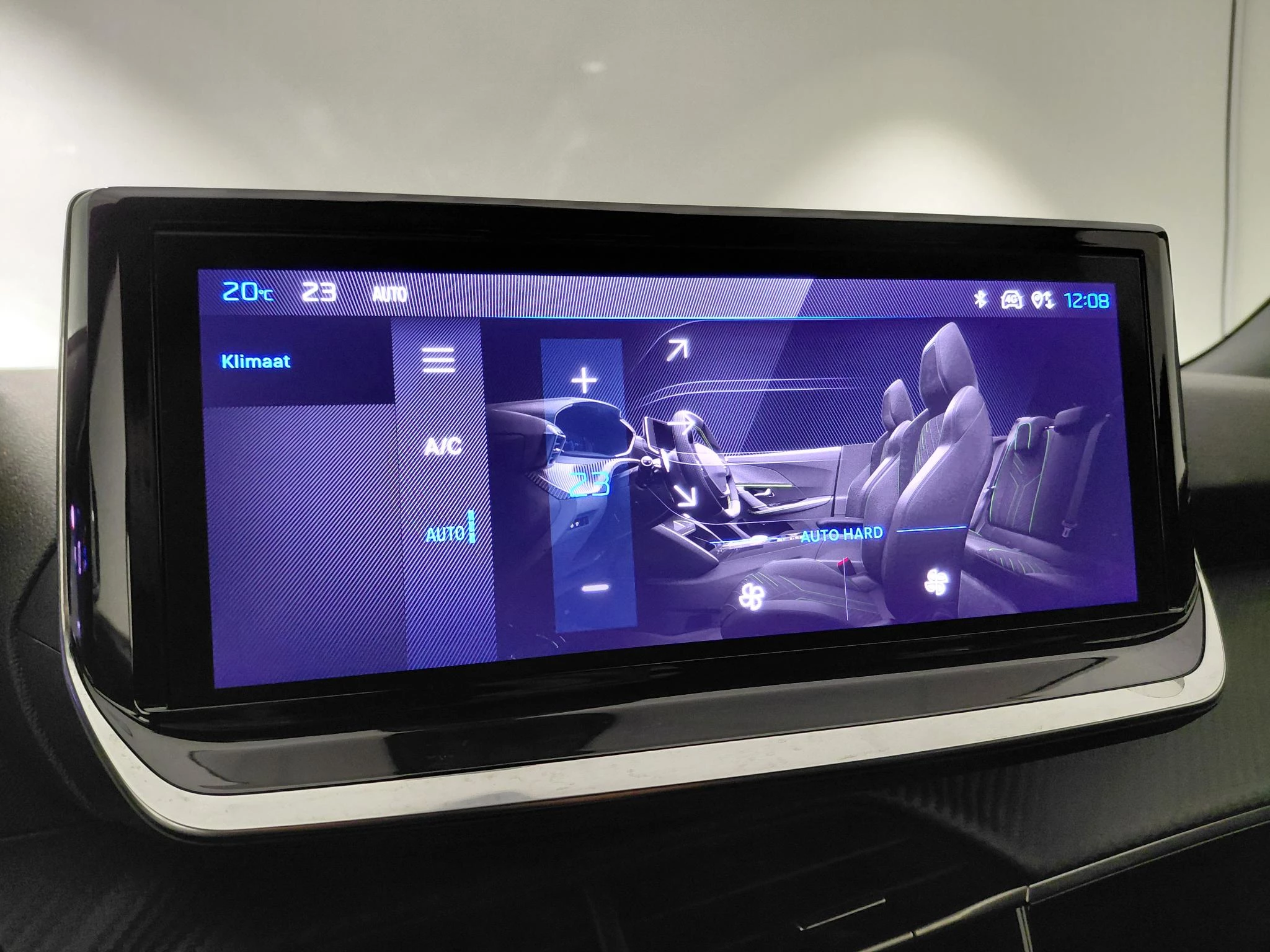 Peugeot 2008 1.2 Hybrid 145 Allure