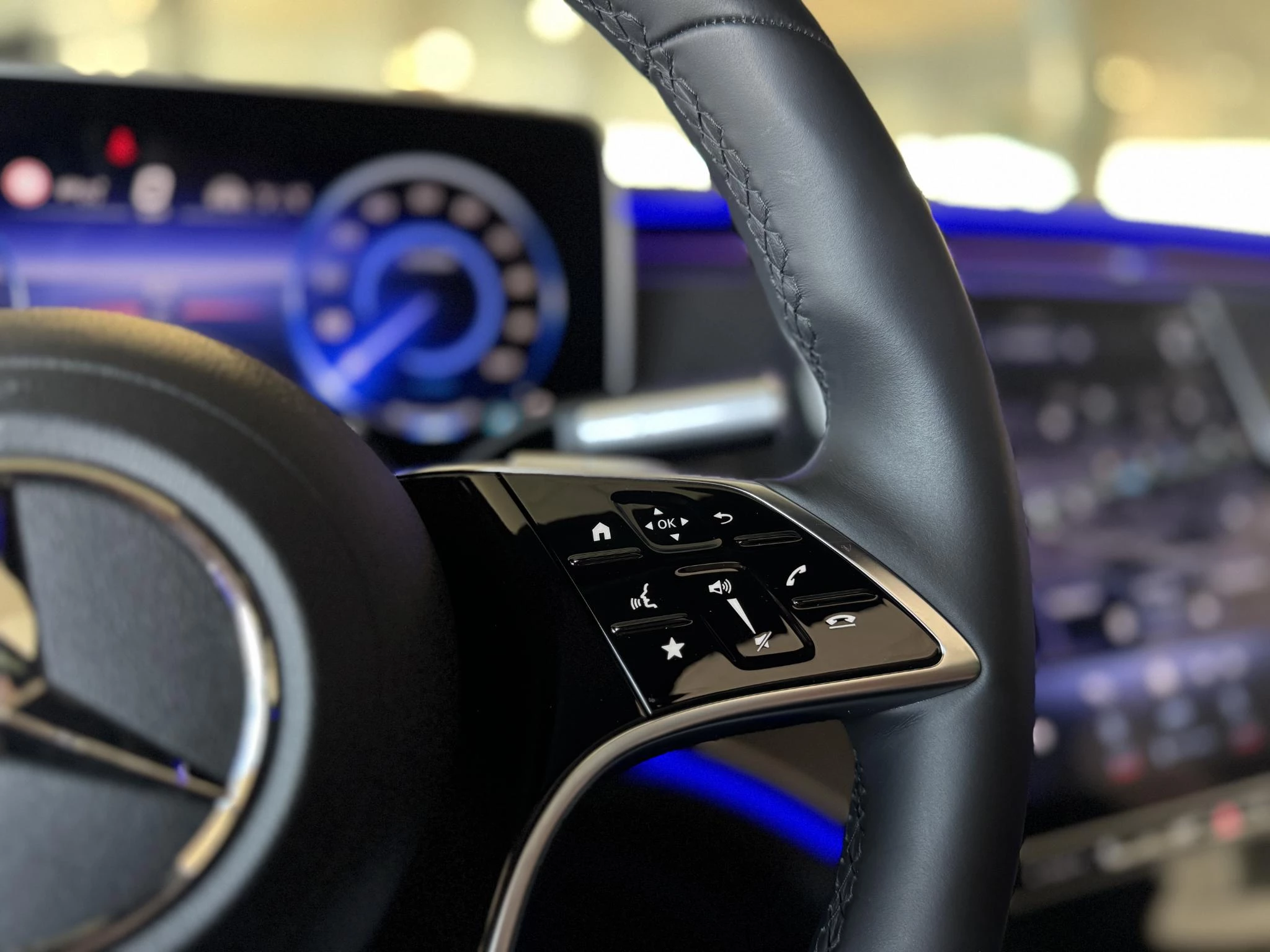 Mercedes-Benz-EQS-image-30