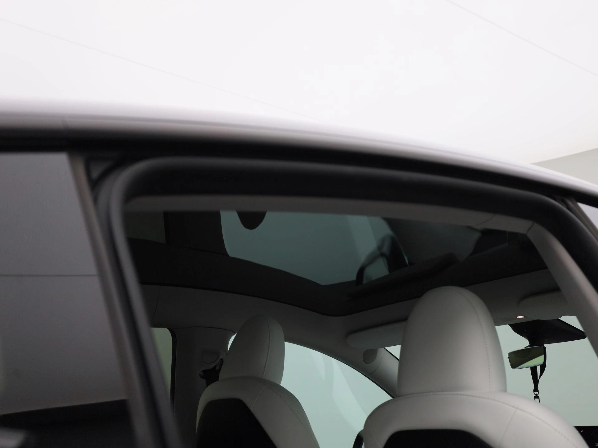 Tesla-Model Y-image-37