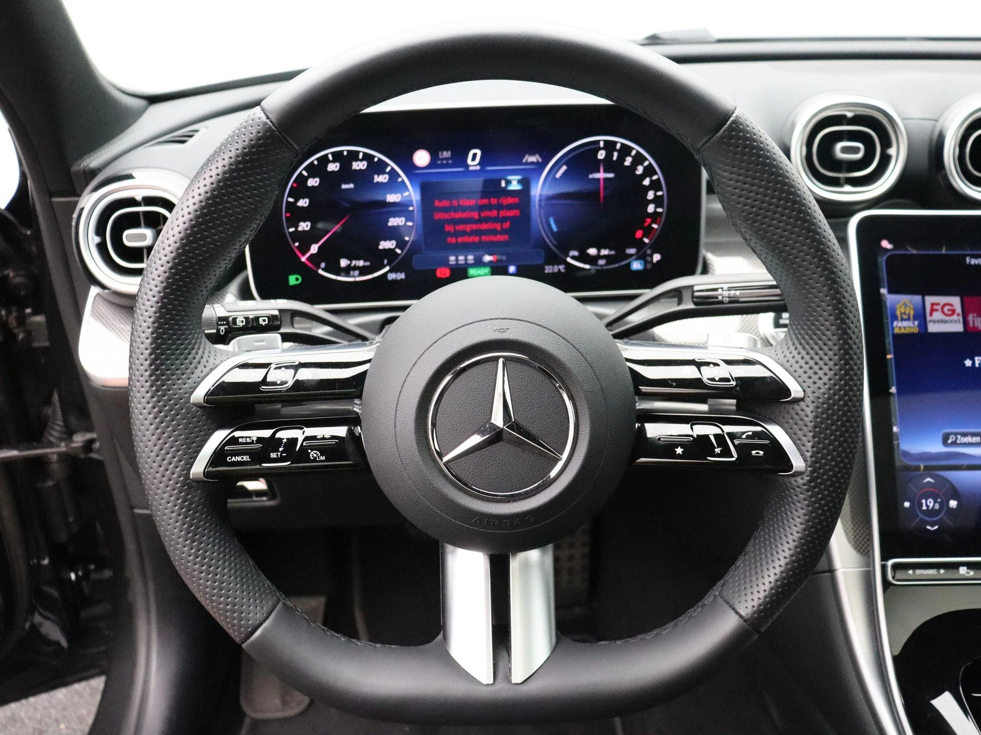 Mercedes-Benz-C-Klasse-image-16