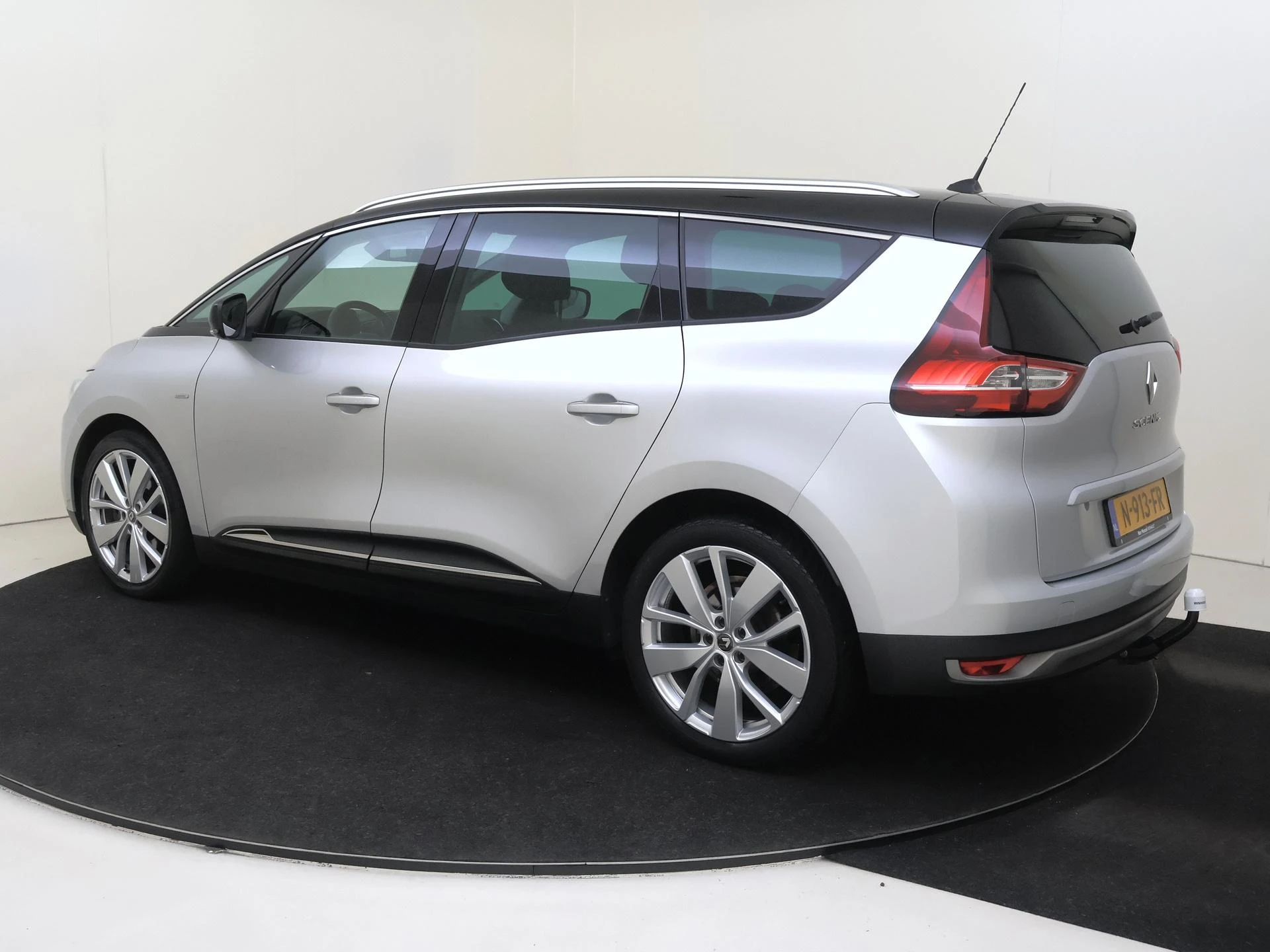 Renault-Grand Scénic-image-2