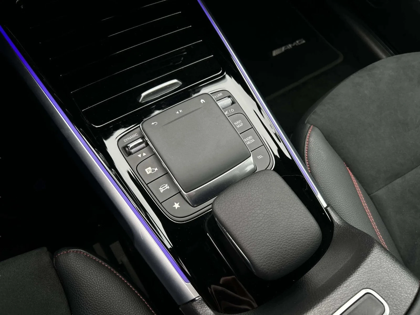 Mercedes-Benz-EQB-image-10