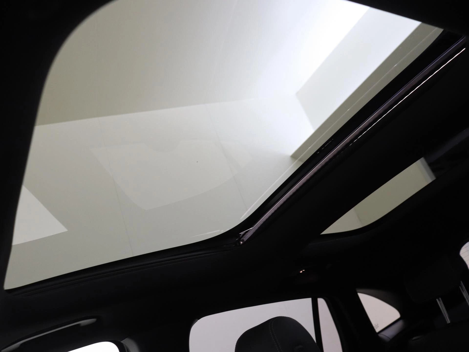 Mercedes-Benz-GLA-image-27