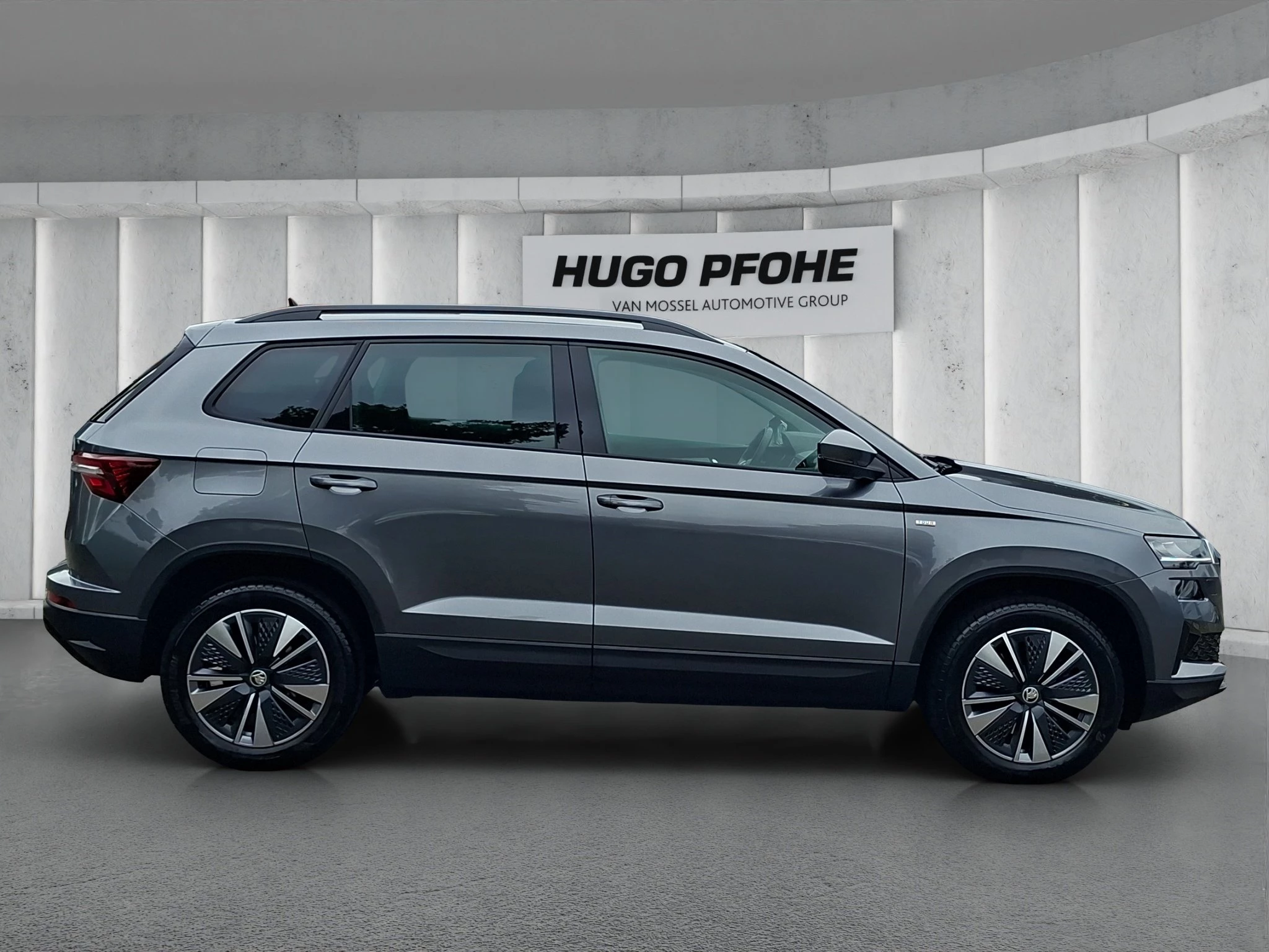 Škoda Karoq Tour 1.5 TSI ACT Aut. | LED | AHK | ACC | RFK | SHZ | LMF | Navi
