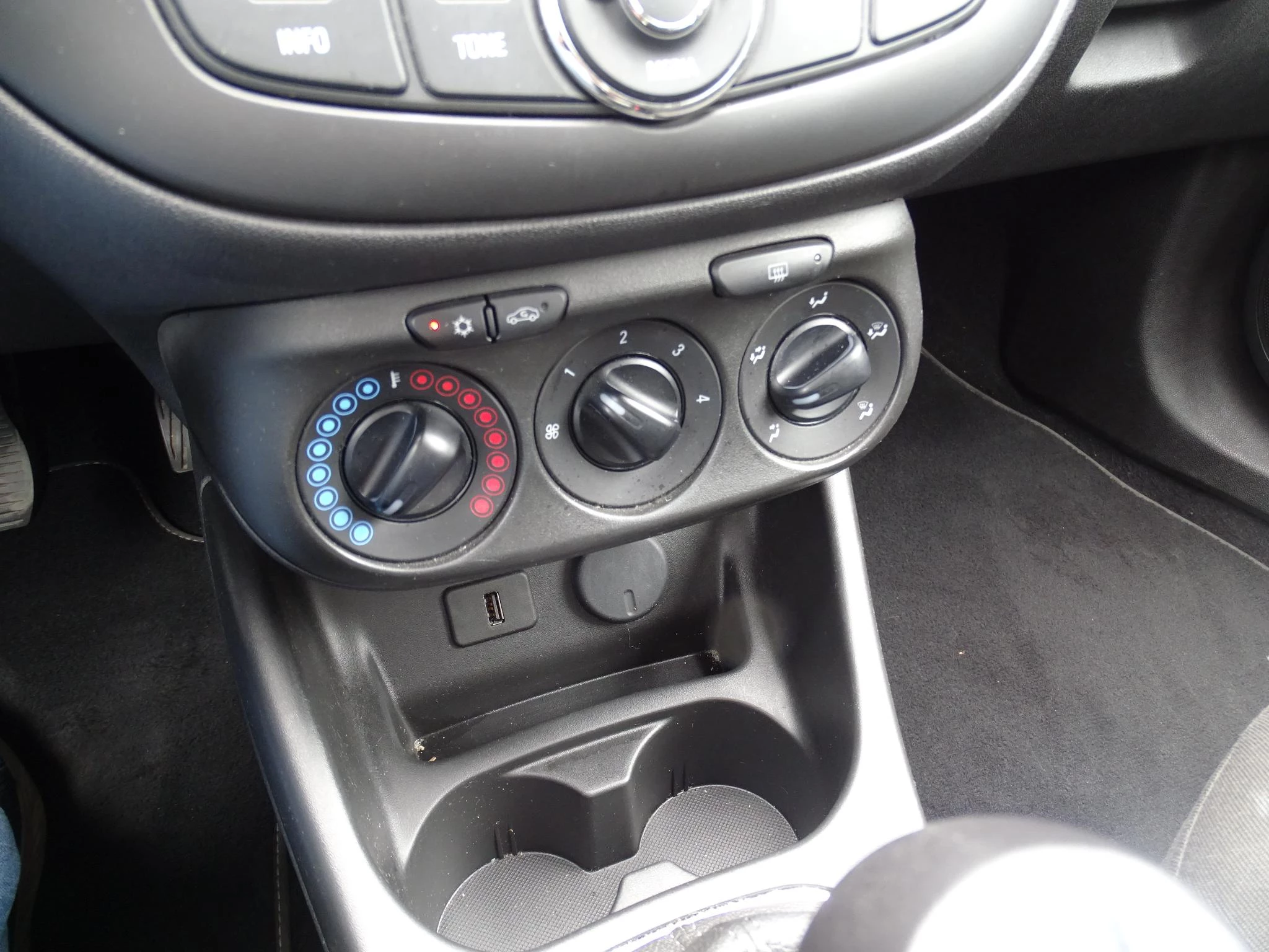 Opel Corsa 1.2 120 Years edition