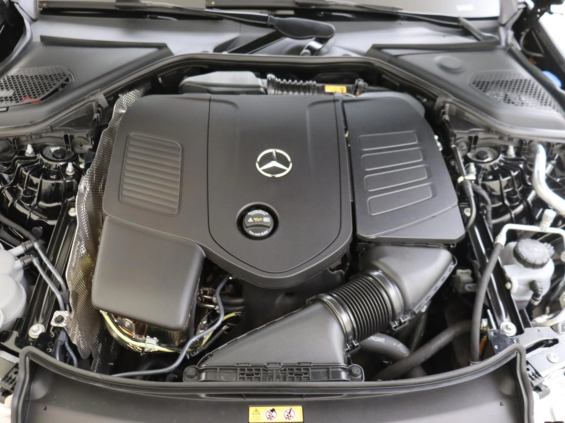 Mercedes-Benz-E-Klasse-image-4