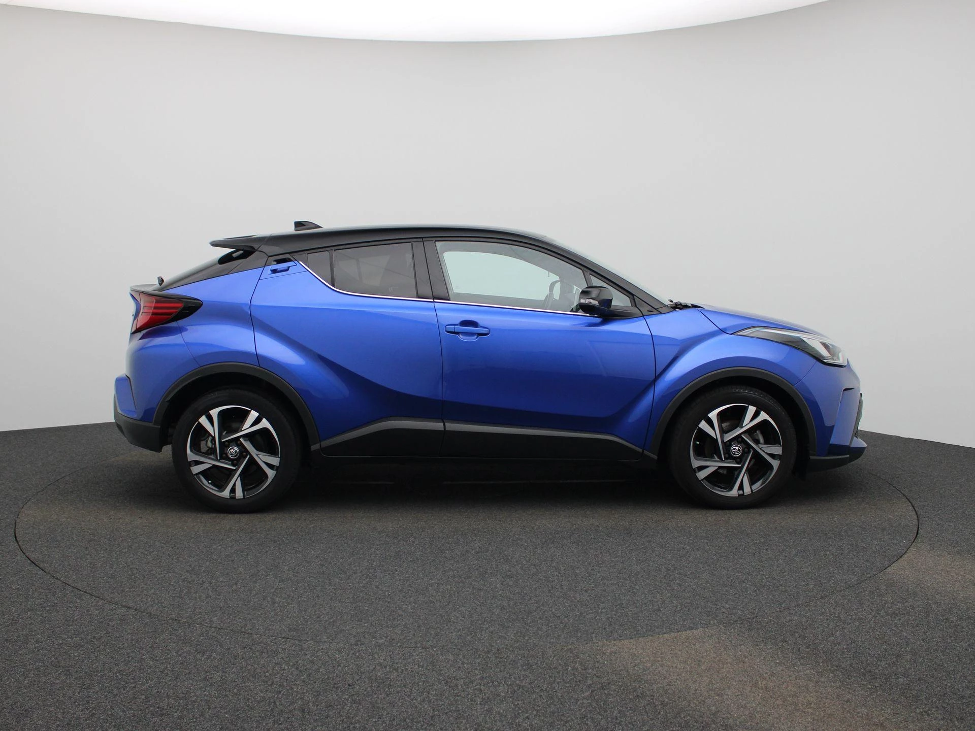 Toyota-C-HR-image-5