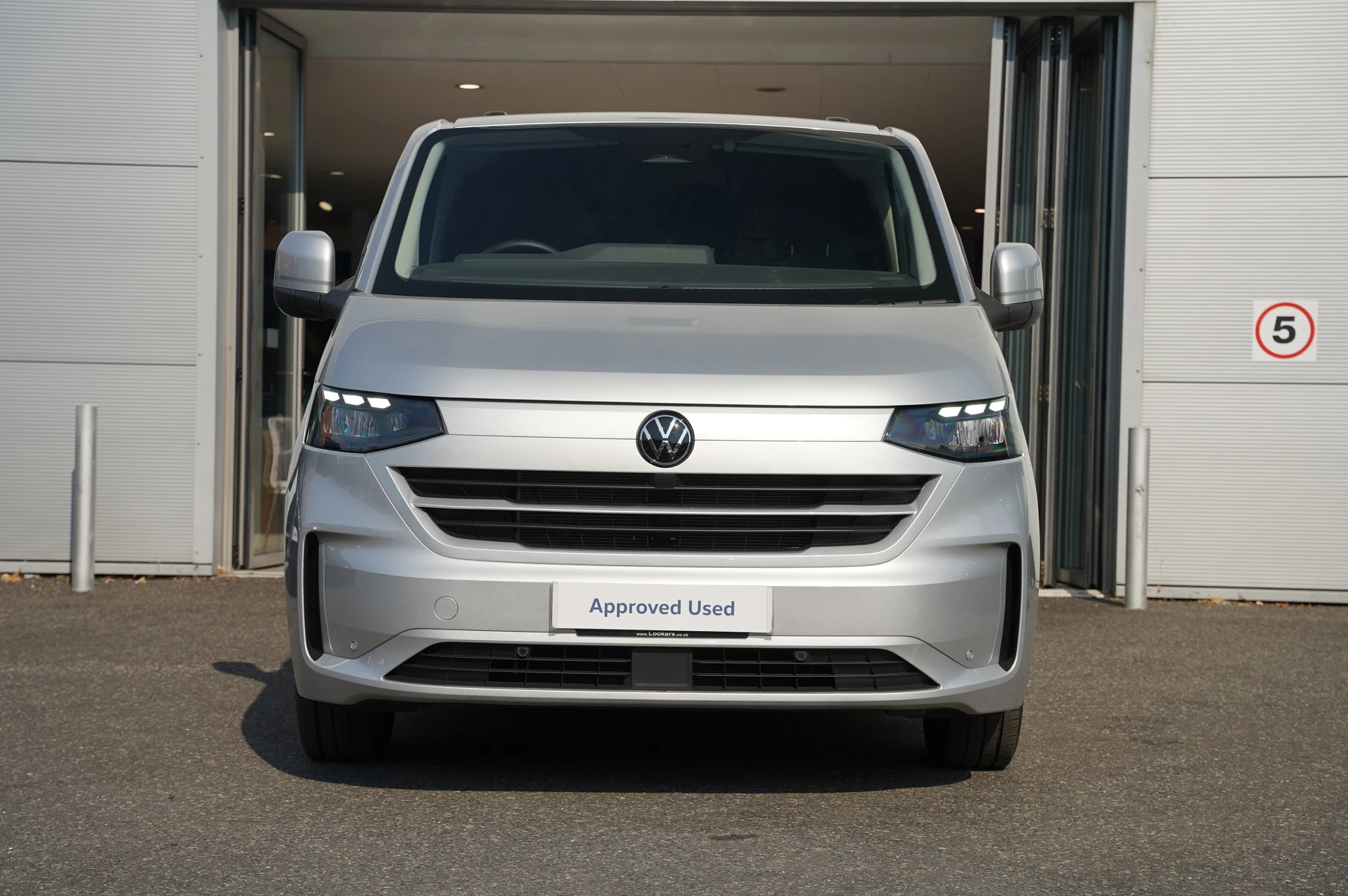 Volkswagen-Transporter-image-6