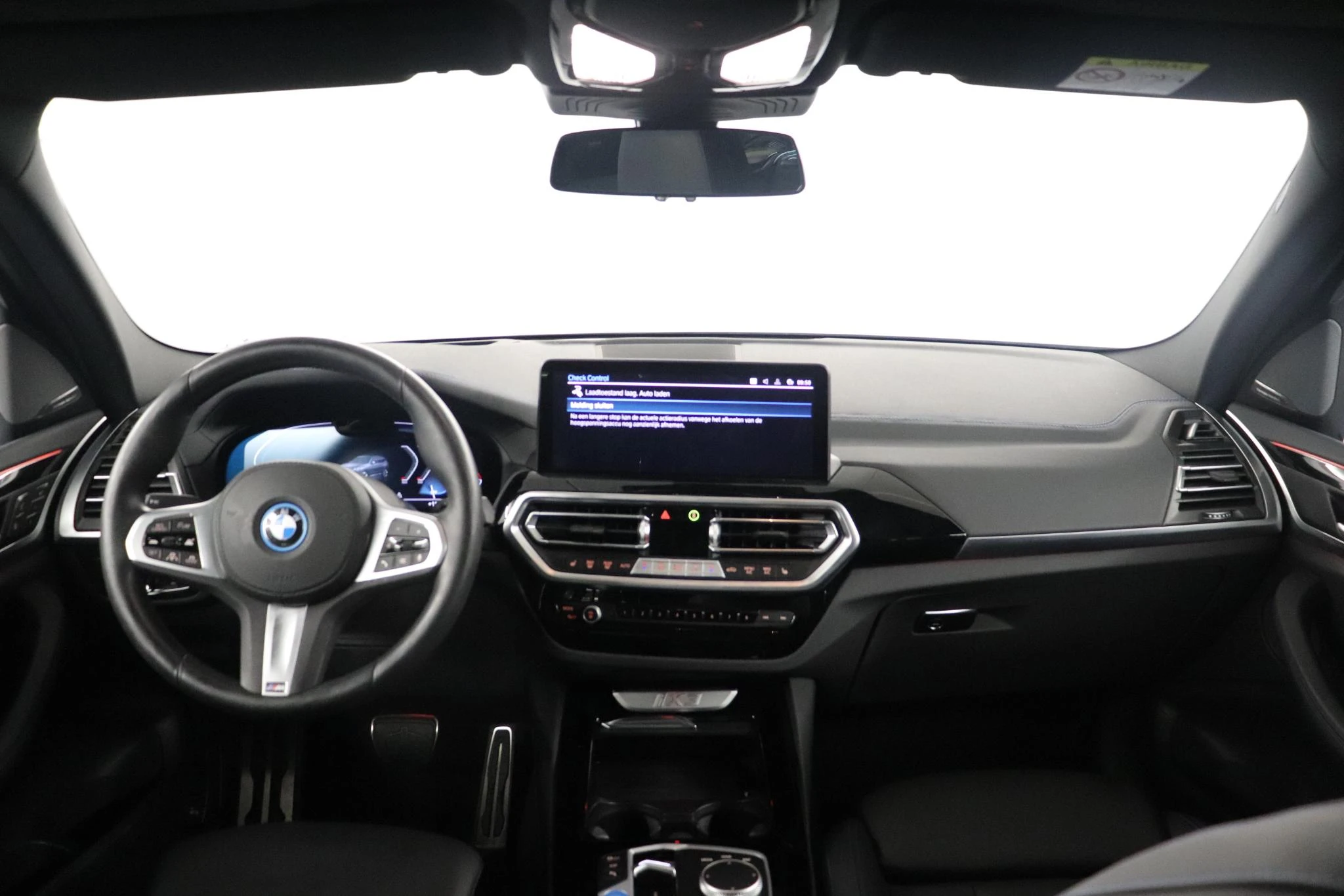 BMW-iX3-image-12